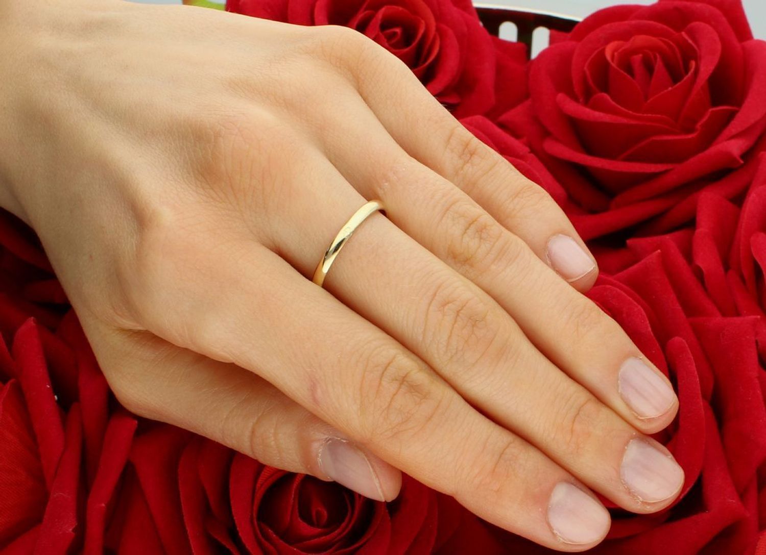 Złoty pierścionek falisty z pojedynczą cyrkonią próba 585 rozmiar 18, DIA-PRS-11138-585. Złoty pierścionek falisty z jedną cyrkonią to bardzo elegancki i delikatny wyb1.jpg