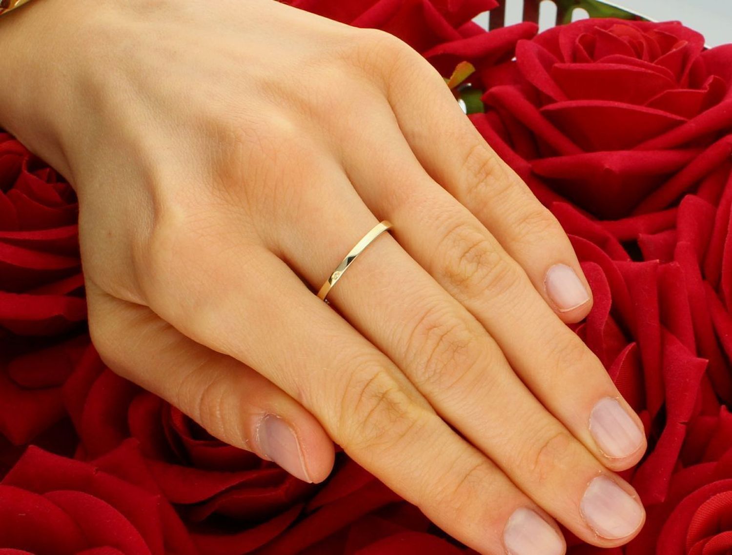 Pierścionek złoty 585 zaręczynowy z okrągłą cyrkonią DIA-PRS-11140-585  to złoty damski pierścionek wykonany z wysokiej próby żółtego złota 585. Idealna biała cyrkonia we wzorze zaręczynowym 1.jpg