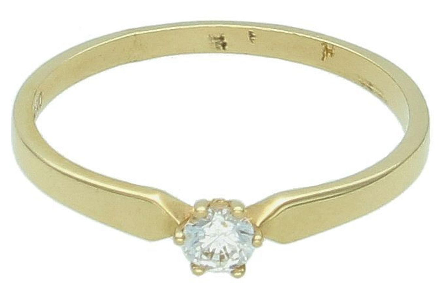 Pierścionek złoty 585 zaręczynowy z okrągłą cyrkonią DIA-PRS-11140-585  to złoty damski pierścionek wykonany z wysokiej próby żółtego złota 585. Idealna biała cyrkonia we wzorze zaręczynowym 1.jpg