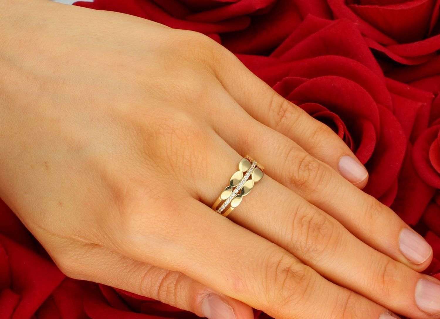 Ozdobny pierścionek złoty 585 z białymi cyrkoniami DIA-PRS-11143-585 Złoty pierścionek 585 z białymi cyrkoniami. Złoty pierścionek próba 585. Pierścionek został wykonany z 1.jpg