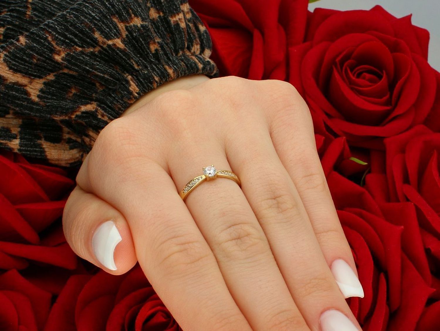 Złoty pierścionek zaręczynowy piękna cyrkonia próba 585 rozmiar 16, DIA-PRS-11153-585. Elegancki pierścionek zaręczynowy, który zachwyca swoim subtelnym, ale wyjątkowym designem2.jpg