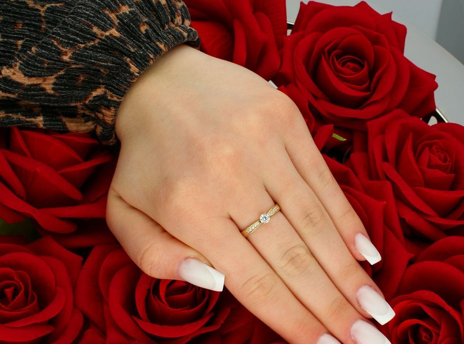 Złoty pierścionek zaręczynowy piękna cyrkonia próba 585 rozmiar 16, DIA-PRS-11153-585. Elegancki pierścionek zaręczynowy, który zachwyca swoim subtelnym, ale wyjątkowym designem2.jpg