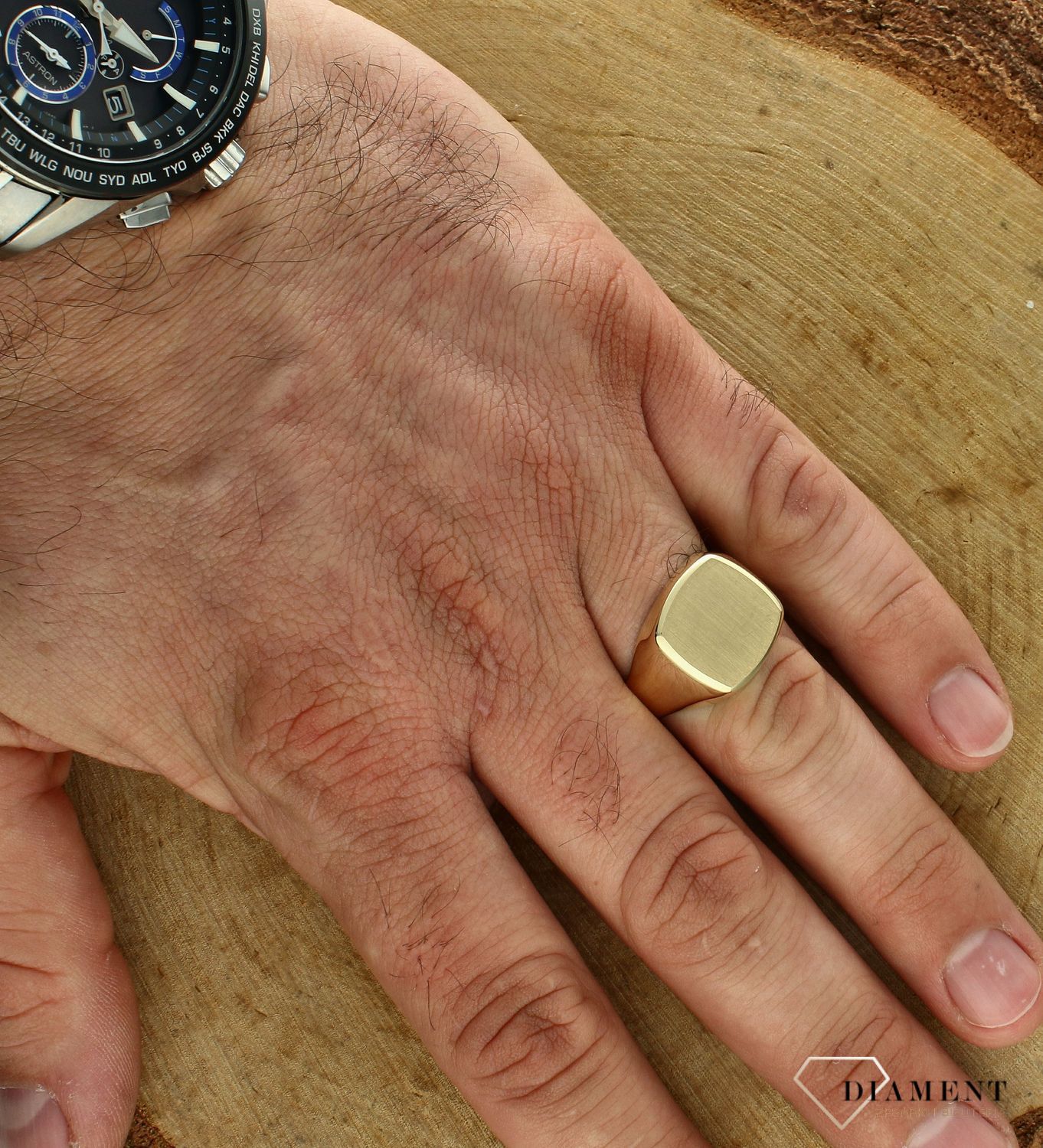 Złoty sygnet męski 585 z matową powierzchnią DIA-PRS-11291-585. Złoty sygnet męski. Złoty sygnet dla mężczyzny. Sygnet męski z matową górą. Złoty sygnet idealny na prezent (2).jpg