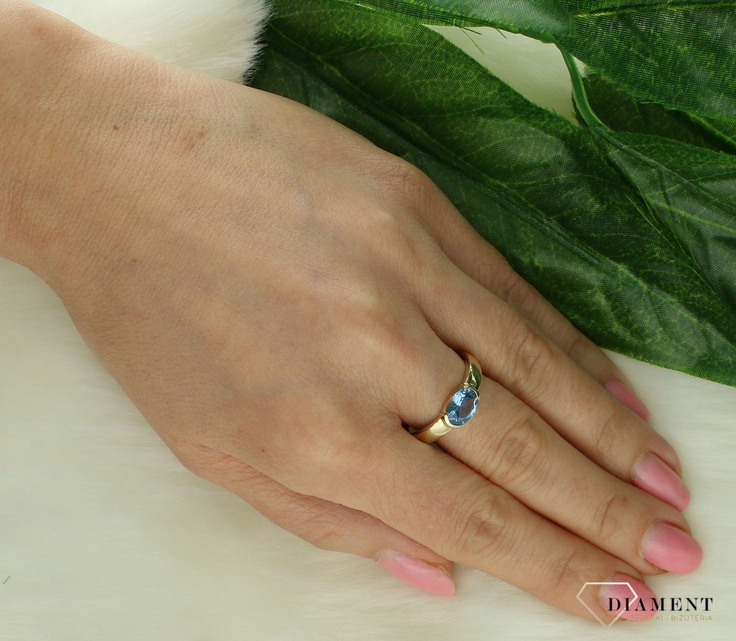 Złoty pierścionek damski 585 niebieska cyrkonia DIA-PRS-11299-585 (2).jpg