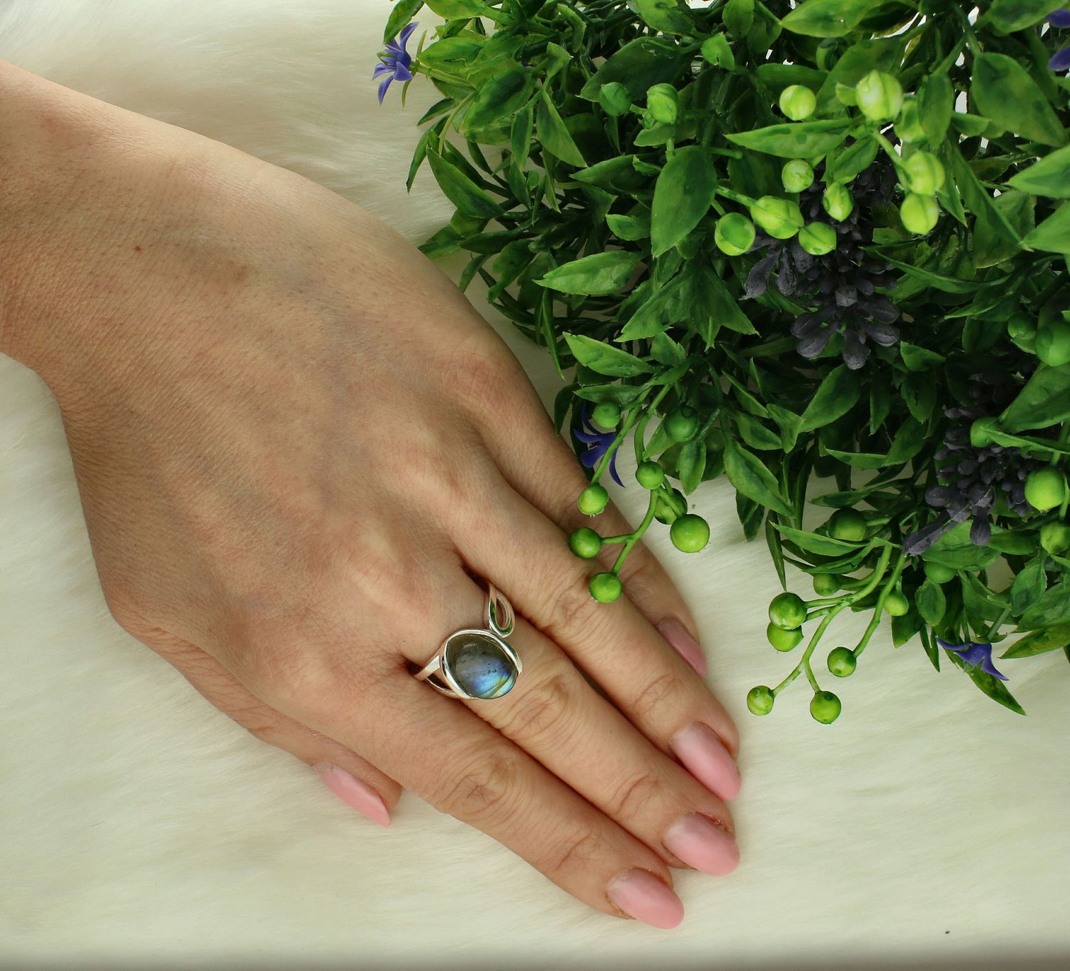 Srebrny pierścionek damski 925 z labradorytem DIA-PRS-11333-925 (2).jpg