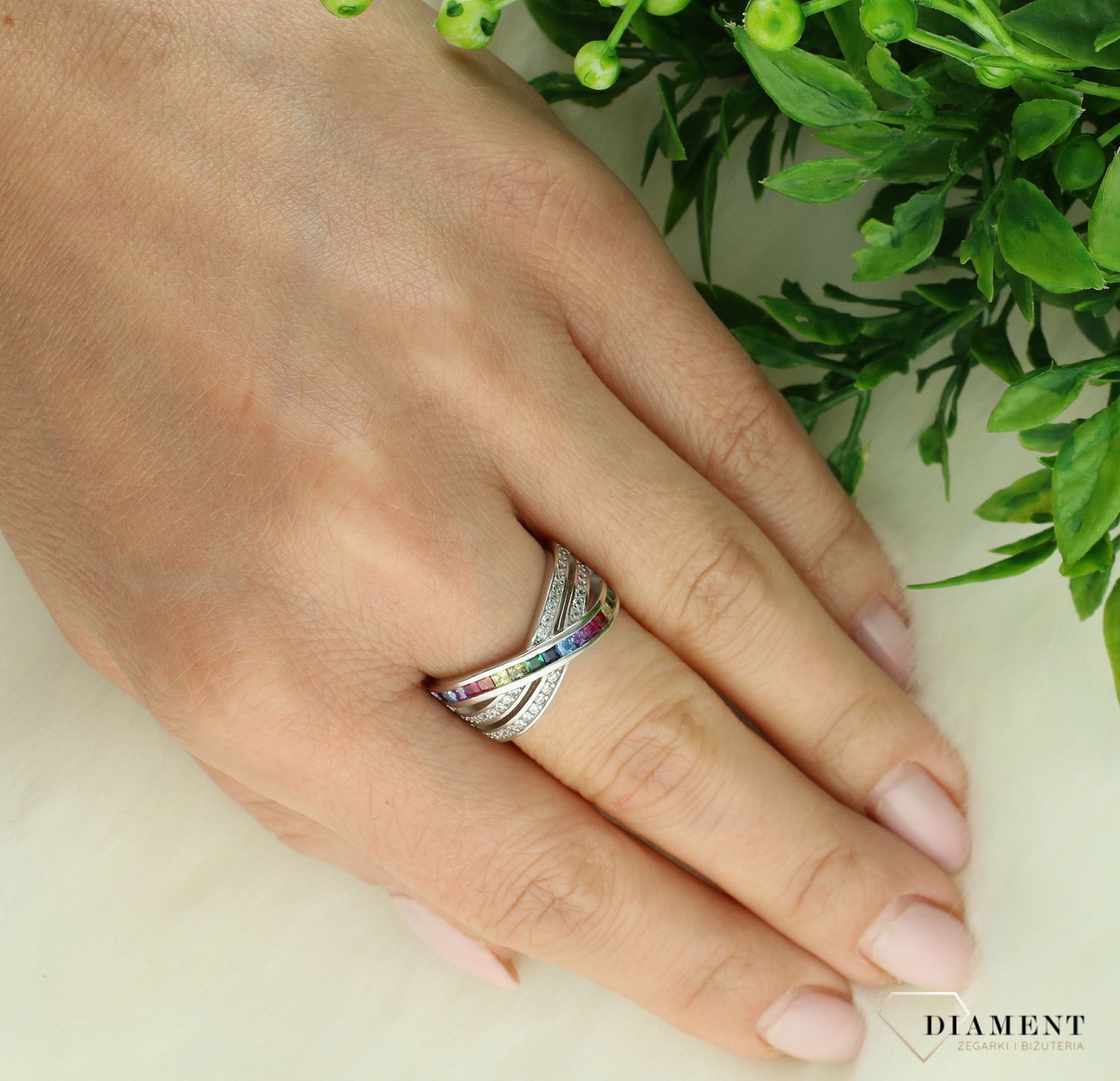 Srebrny pierścionek damski 925 z kolorowymi cyrkoniami rozmiar 14 DIA-PRS-11383-925. Srebrny pierścionek damski. Srebrny pierścionek z cyrkoniami. Pierścionek srebrny damski z cyrkoniami na prezent..jpg