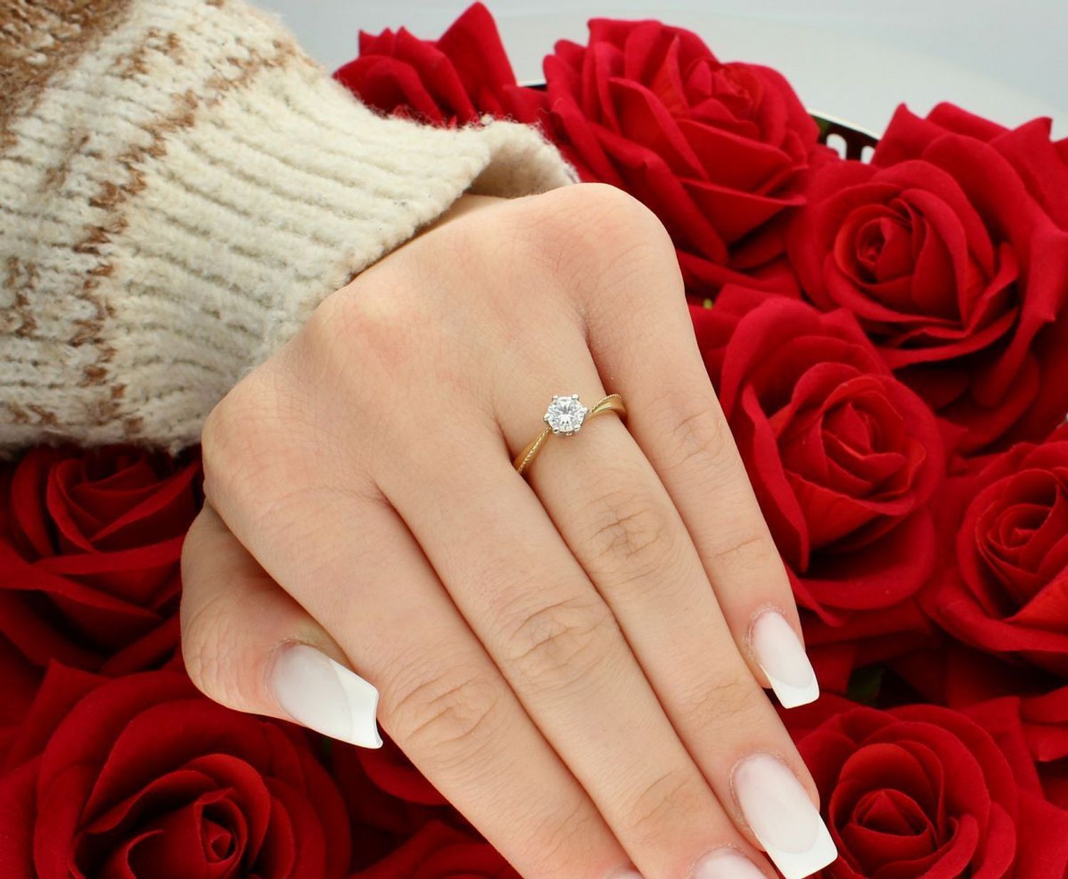 Złoty pierścionek damski 585 z cyrkonią zaręczynowy DIA-PRS-11400-585 Au.jpg