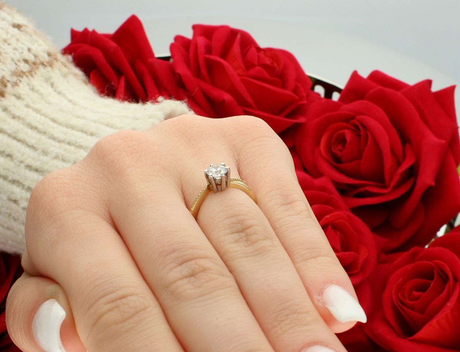 Złoty pierścionek damski 585 z cyrkonią zaręczynowy DIA-PRS-11400-585 Au.jpg