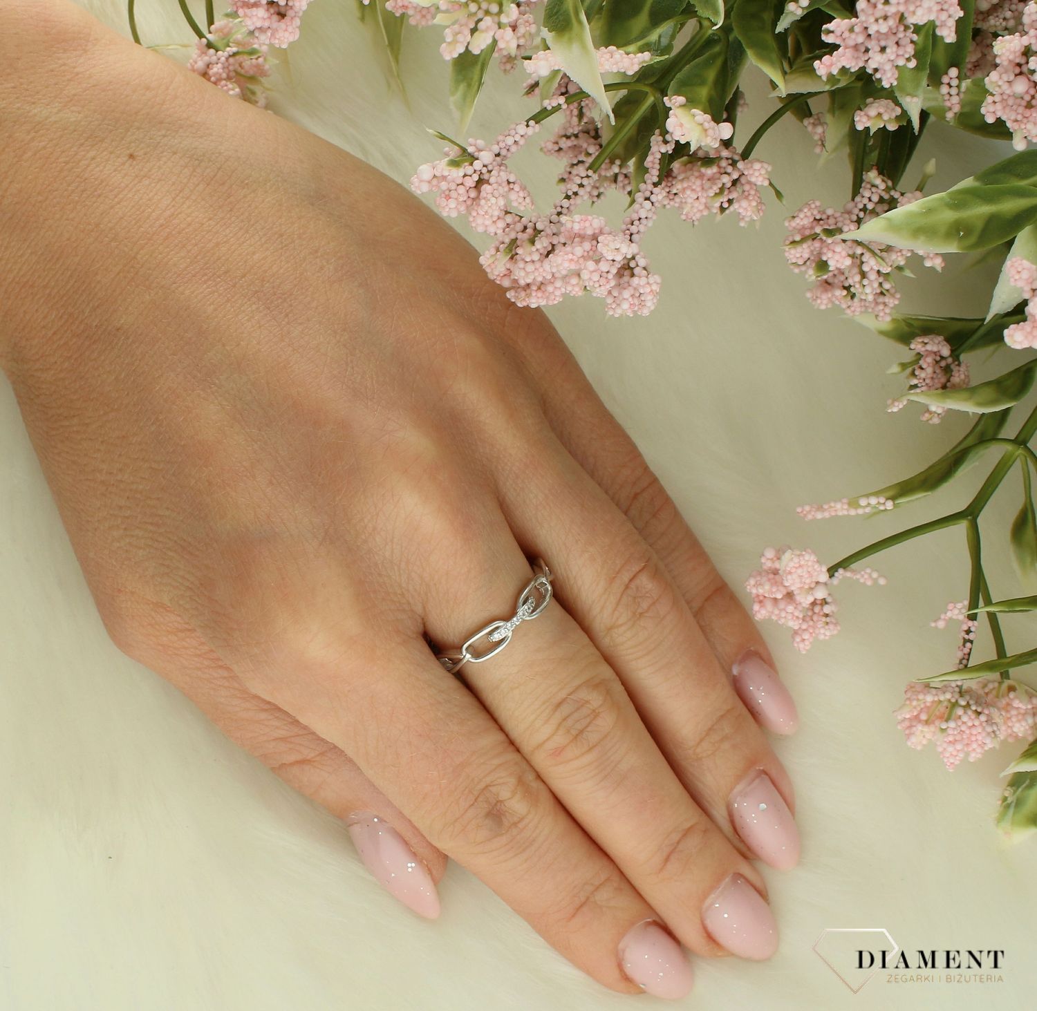 Srebrny pierścionek damski 925 klasyczny z cyrkoniami DIA-PRS-11601-925. Srebrny pierścionek damski. Pierścionek damski z cyrkoniami. Srebrny pierścionek na prezent dla kobiety.2.jpg