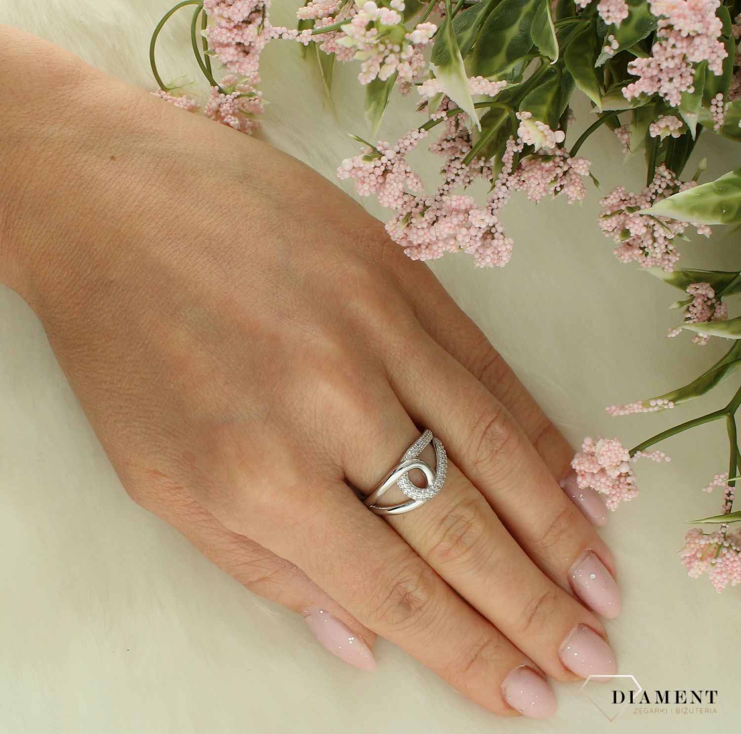 Srebrny pierścionek damski 925 pleciony z cyrkoniami DIA-PRS-11603-925. Srebrny pierścionek damski. Pierścionek damski z cyrkoniami. Srebrny pierścionek na prezent dla kobiety.2.jpg