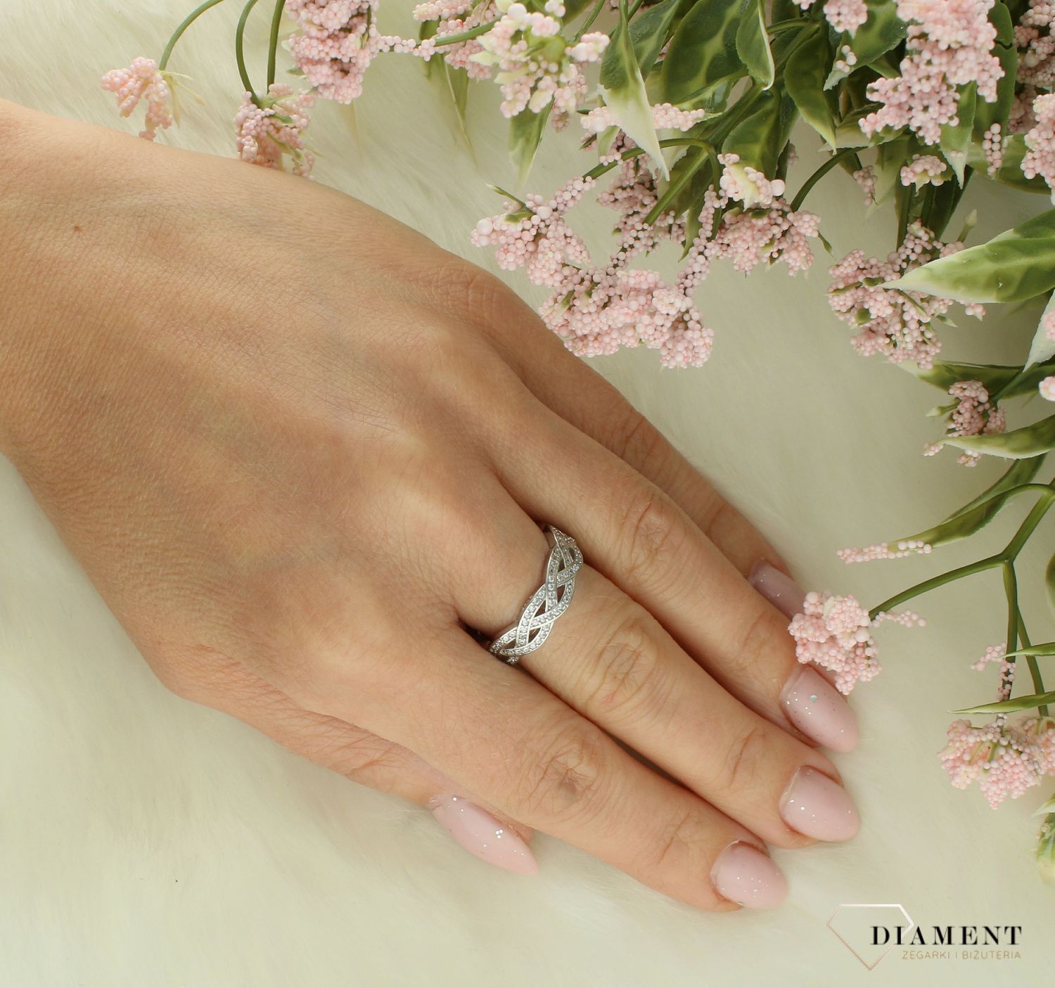 Srebrny pierścionek damski 925 pleciona obrączka z cyrkoniami DIA-PRS-11604-925. Srebrny pierścionek damski. Pierścionek damski z cyrkoniami. Srebrny pierścionek na prezent dla kobiety 2.jpg