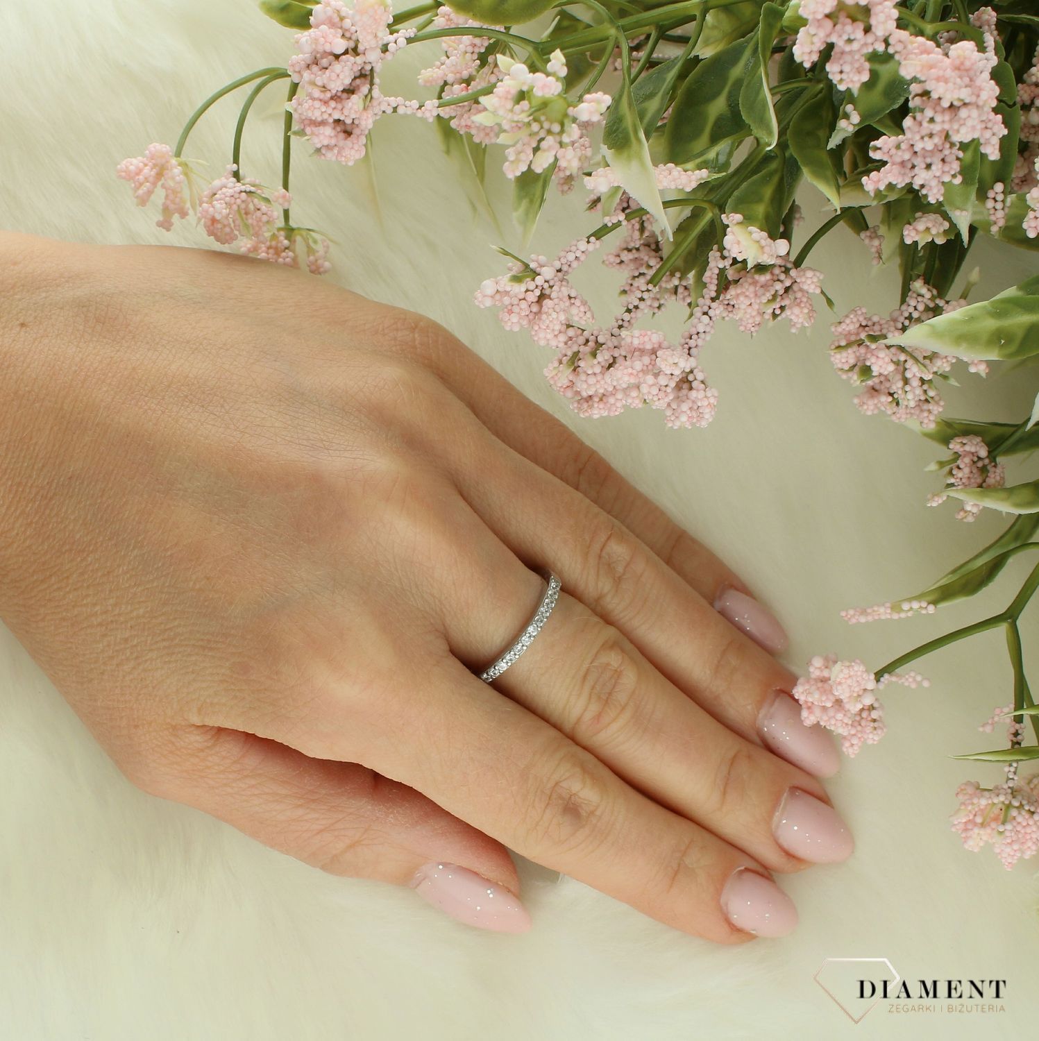 Srebrny pierścionek damski 925 delikatny z pasmem cyrkonii DIA-PRS-11611-925. Srebrny pierścionek damski. Pierścionek damski z cyrkoniami. Srebrny pierścionek na prezent dla kobiety.2.jpg