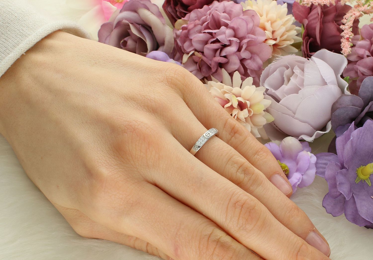 Srebrny pierścionek damski 925 obrączka z modnym wzorem DIA-PRS-11612-925. Srebrny pierścionek damski. Pierścionek srebrny w formie obrączki. Pierścionek srebrny z cyrkoniami. Pierścionek srebrny damski na prezent.1.jpg