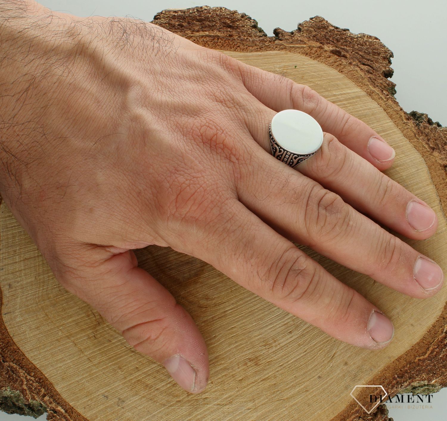 Srebrny sygnet 925 sygnet o owalnym kształcie z grawerowaniem rozmiar 25 DIA-PRS-11618-925. Srebrny sygnet męski. Męski sygnet z grawerowaniem. Sygnet męski z płaska górą. Sygnet męski na prezent.  (1).jpg