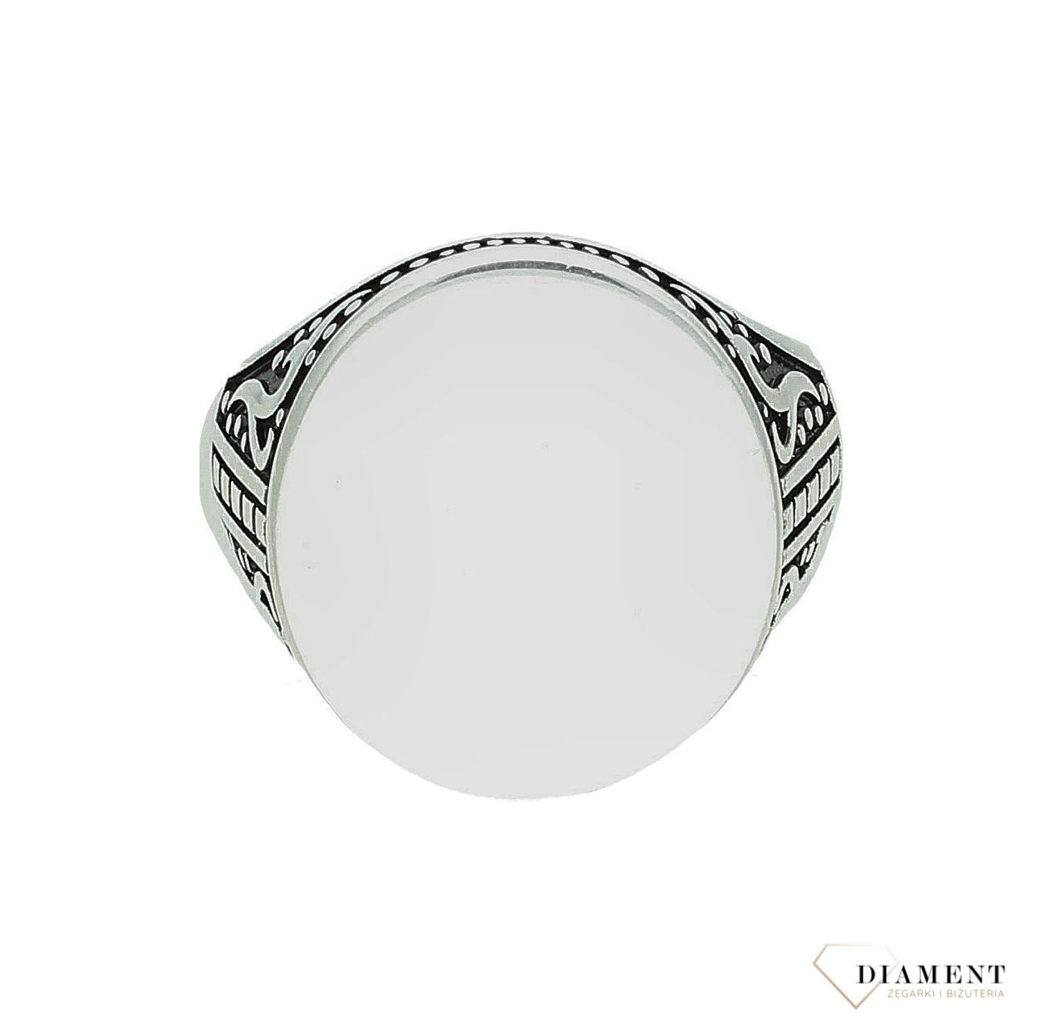 Srebrny sygnet 925 sygnet o owalnym kształcie z grawerowaniem rozmiar 25 DIA-PRS-11618-925. Srebrny sygnet męski. Męski sygnet z grawerowaniem. Sygnet męski z płaska górą. Sygnet męski na prezent.  (1).jpg