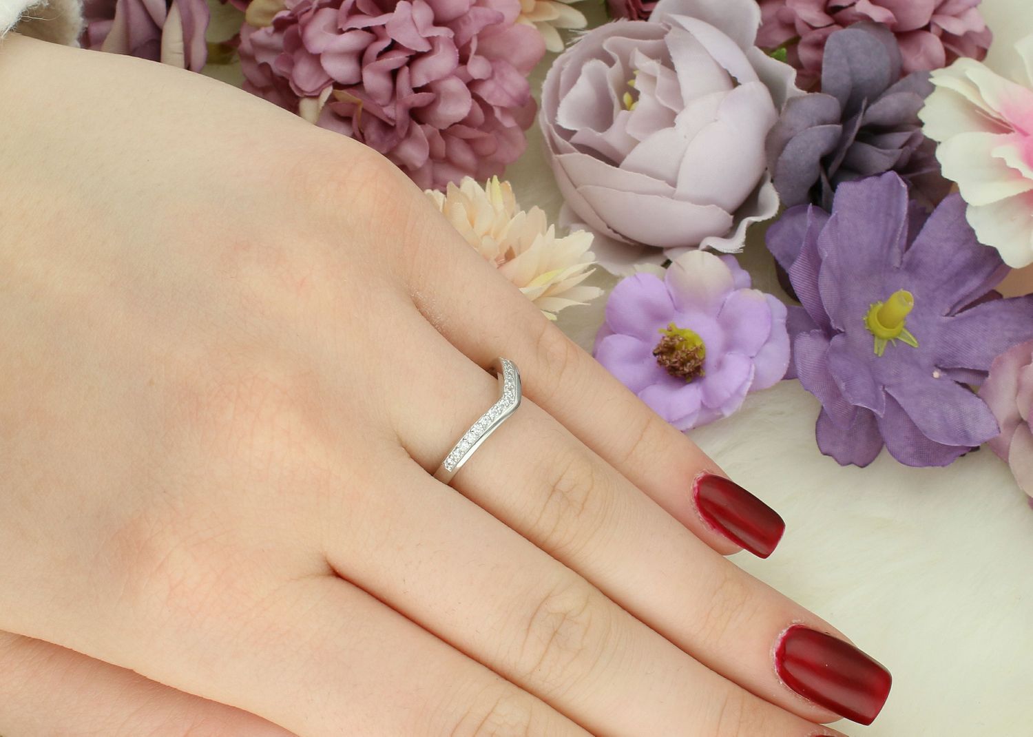 Srebrny pierścionek damski 925 modny wzór z pasmem cyrkonii DIA-PRS-11621-925.  Srebrny pierścionek damski. Pierścionek srebrny klasyczny. Pierścionek srebrny z cyrkoniami. Pierścionek srebrny damski na prezent.1.jpg