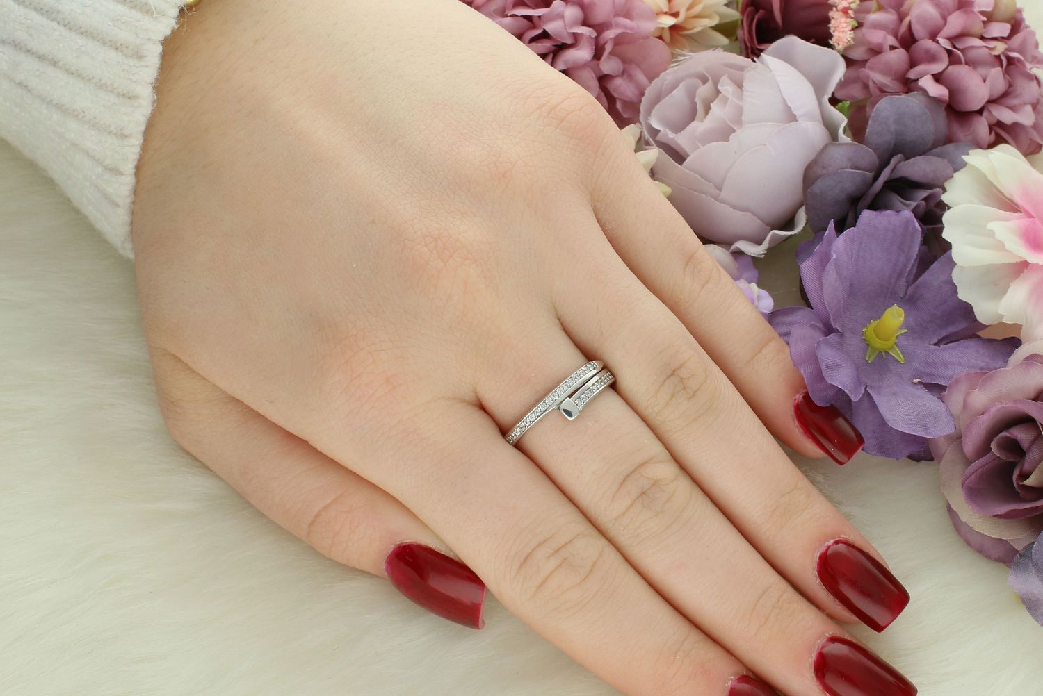 Srebrny pierścionek damski 925 gwóźdź z cyrkoniami DIA-PRS-11626-925. Srebrny pierścionek damski. Pierścionek srebrny w formie gwoździa. Pierścionek srebrny z cyrkoniami. Pierścionek srebrny damski na prezent.1.jpg