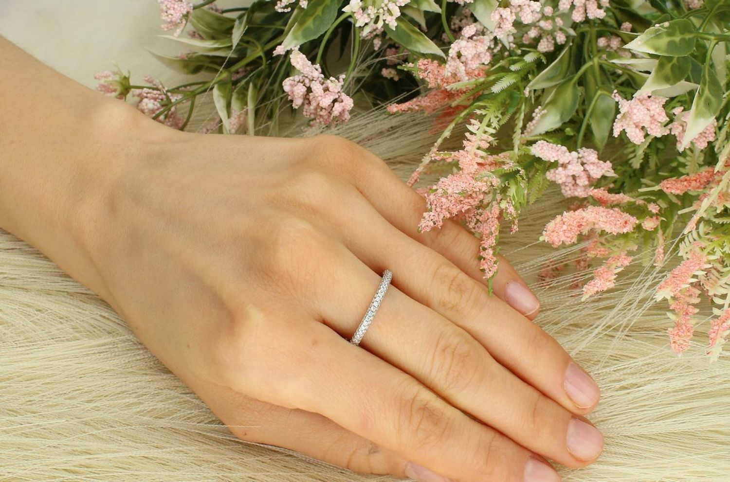 Srebrny pierścionek damski 925 obrączka wysadzana cyrkoniami DIA-PRS-11628-925. Srebrny pierścionek damski. Pierścionek srebrny w formie obrączki. Pierścionek srebrny z cyrkoniami. Pierścionek1.jpg