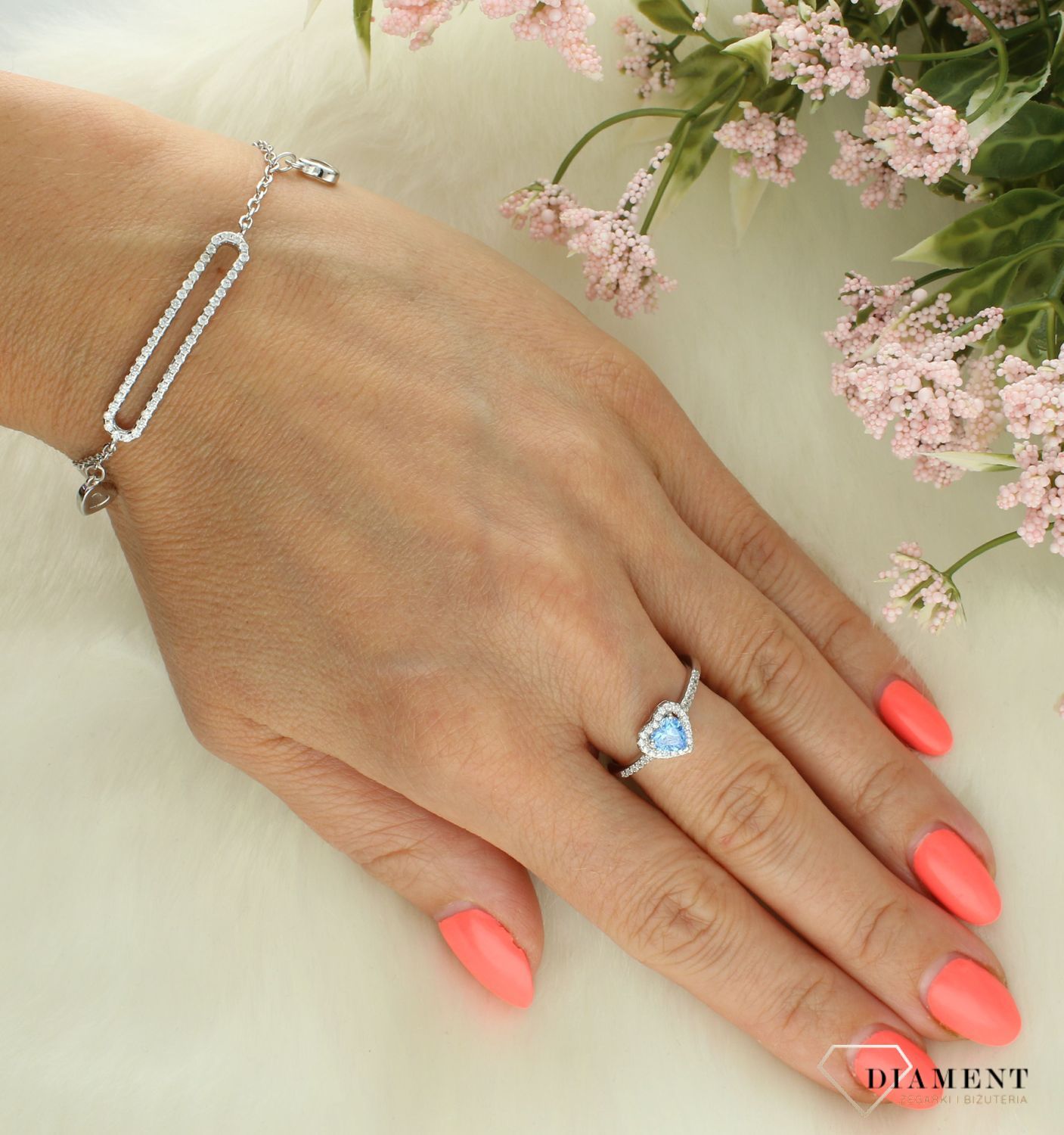 Srebrny pierścionek damski 925 serce z niebieską cyrkonią DIA-PRS-11854-925. Srebrny pierścionek damski. Srebrny pierścionek z cyrkoniami. Pierścionek srebrny na prezent dla kobiety..jpg