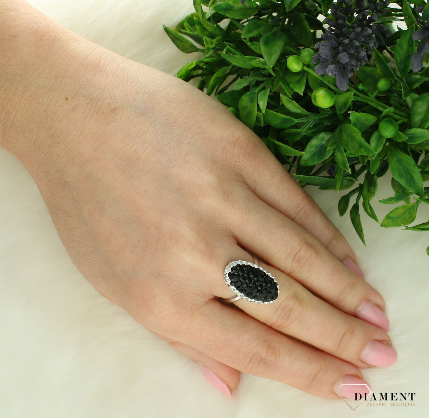 Srebrny pierścionek damski 925 Swarovski Elements w czarnym kolorze . Srebrny pierścionek damski. Srebrny pierścionek z kryształkami. Pierścionek srebrny dla kobiety na prezent (2).jpg