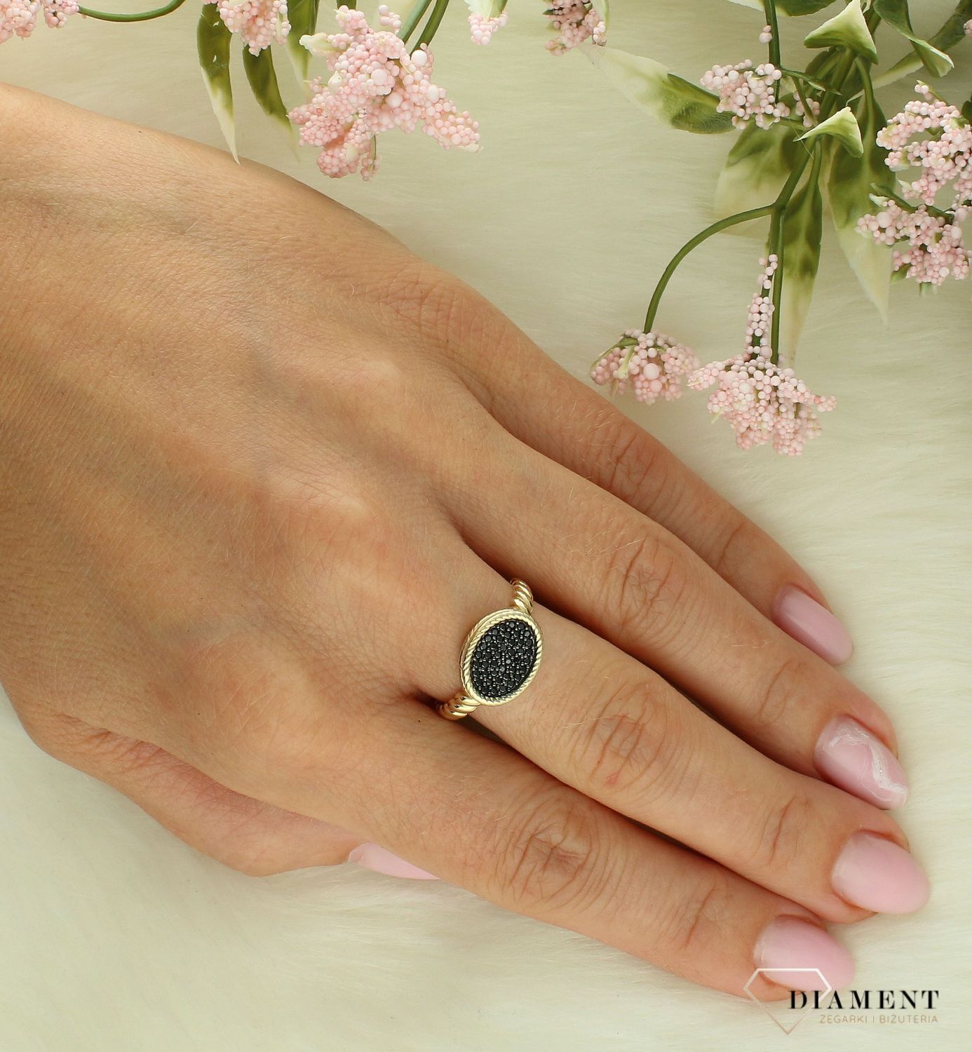 Złoty pierścionek damski 585 owalny wzór z czarnymi cyrkoniami rozmiar 17 DIA-PRS-11934-585.jpg