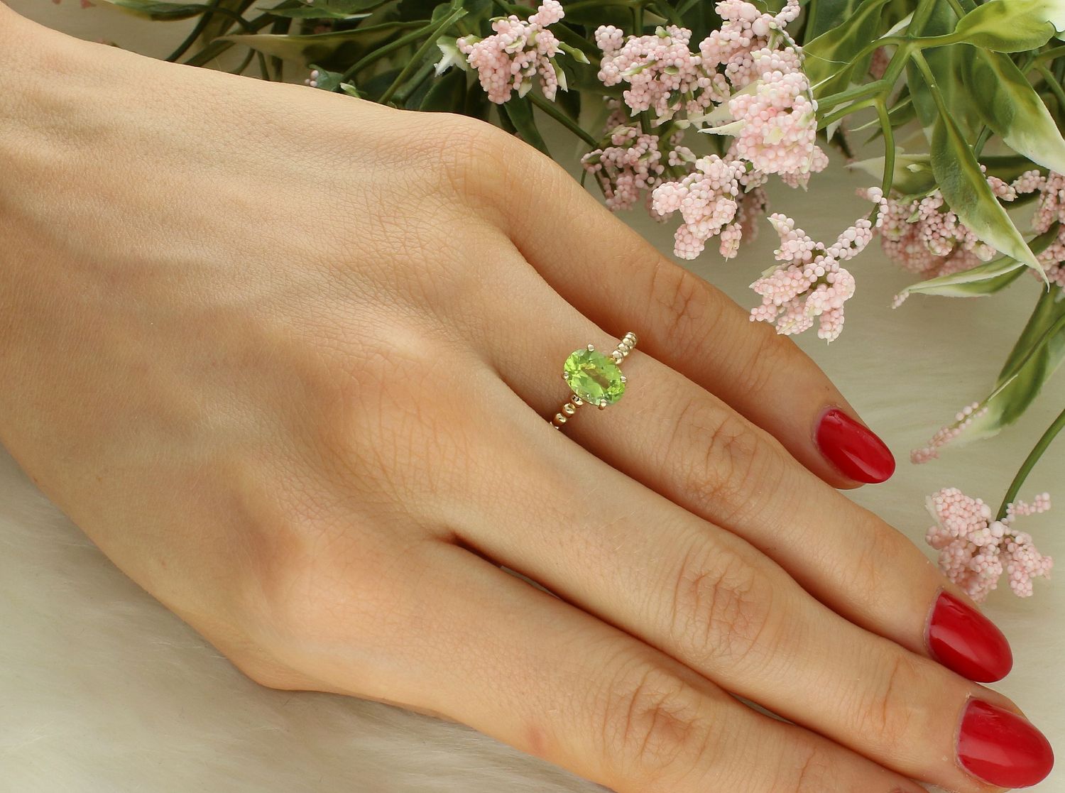 Pierścionek złoty oliwin próba 585, DIA-PRS-12132-585. Pierścionek wykonany z żółtego 14 karatowego złota o charakterystycznej formie. Złote pierścionki 585 idealne na prezent. Damski złoty pierścionek 1.jpg