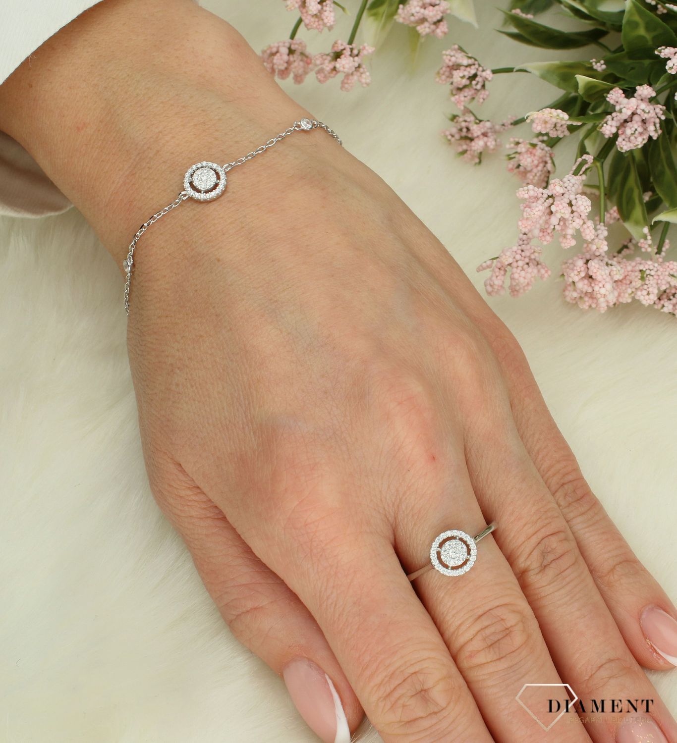 Srebrny pierścionek damski 925 kółeczko z cyrkonią DIA-PRS-12252-925. Srebrny pierścionek damski z cyrkonią. Pierścionek srebrny z cyrkonią. Srebrny damski pierścionek na prezent (2).jpg