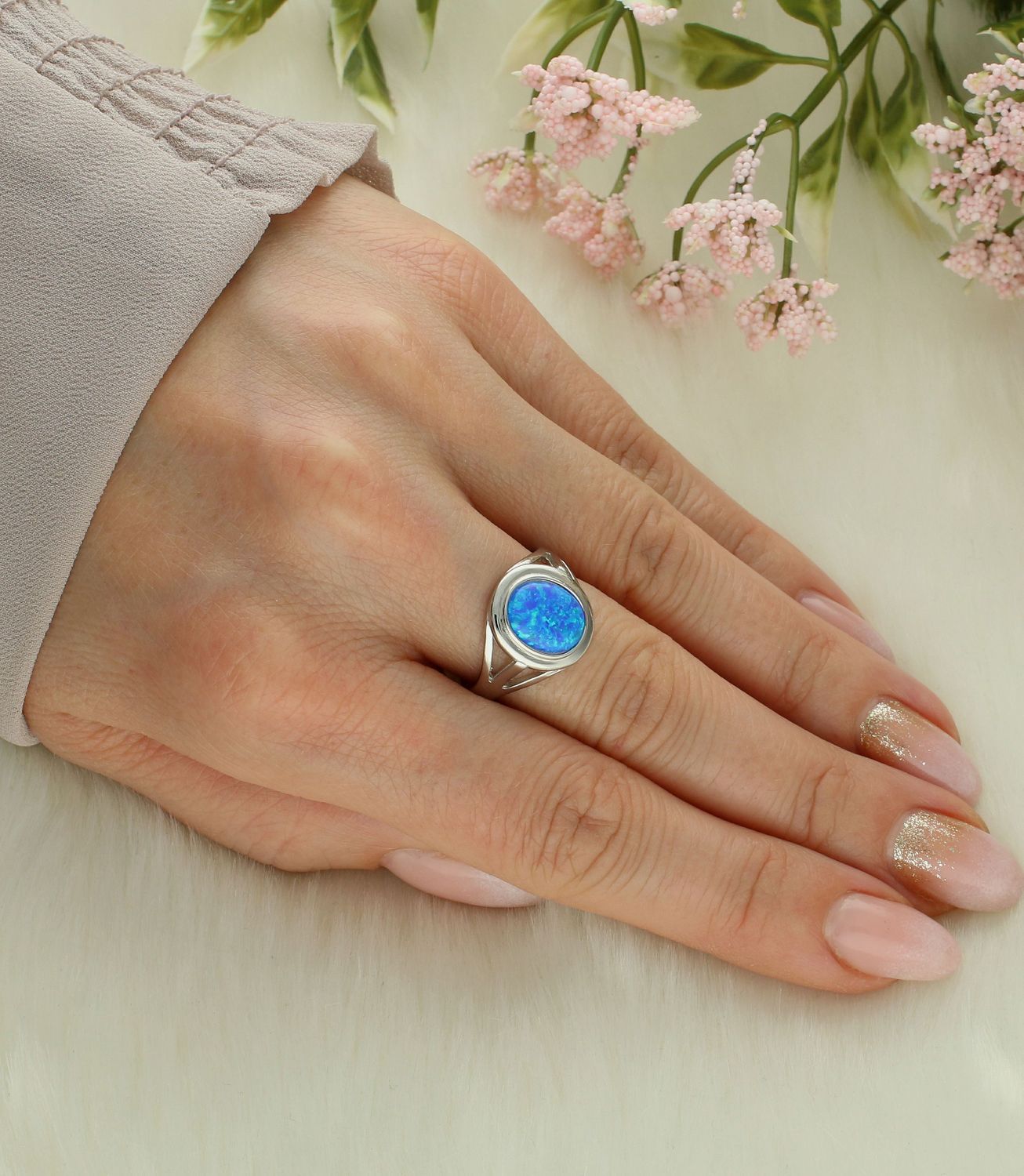 Srebrny pierścionek damski 925 z niebieskim opalem DIA-PRS-12273-925. Srebrny pierścionek damski. Pierścionek srebrny z niebieskim opalem. Pierścionek damski srebrny z oczkiem. Srebrny pierścionek damski na prezent..jpg