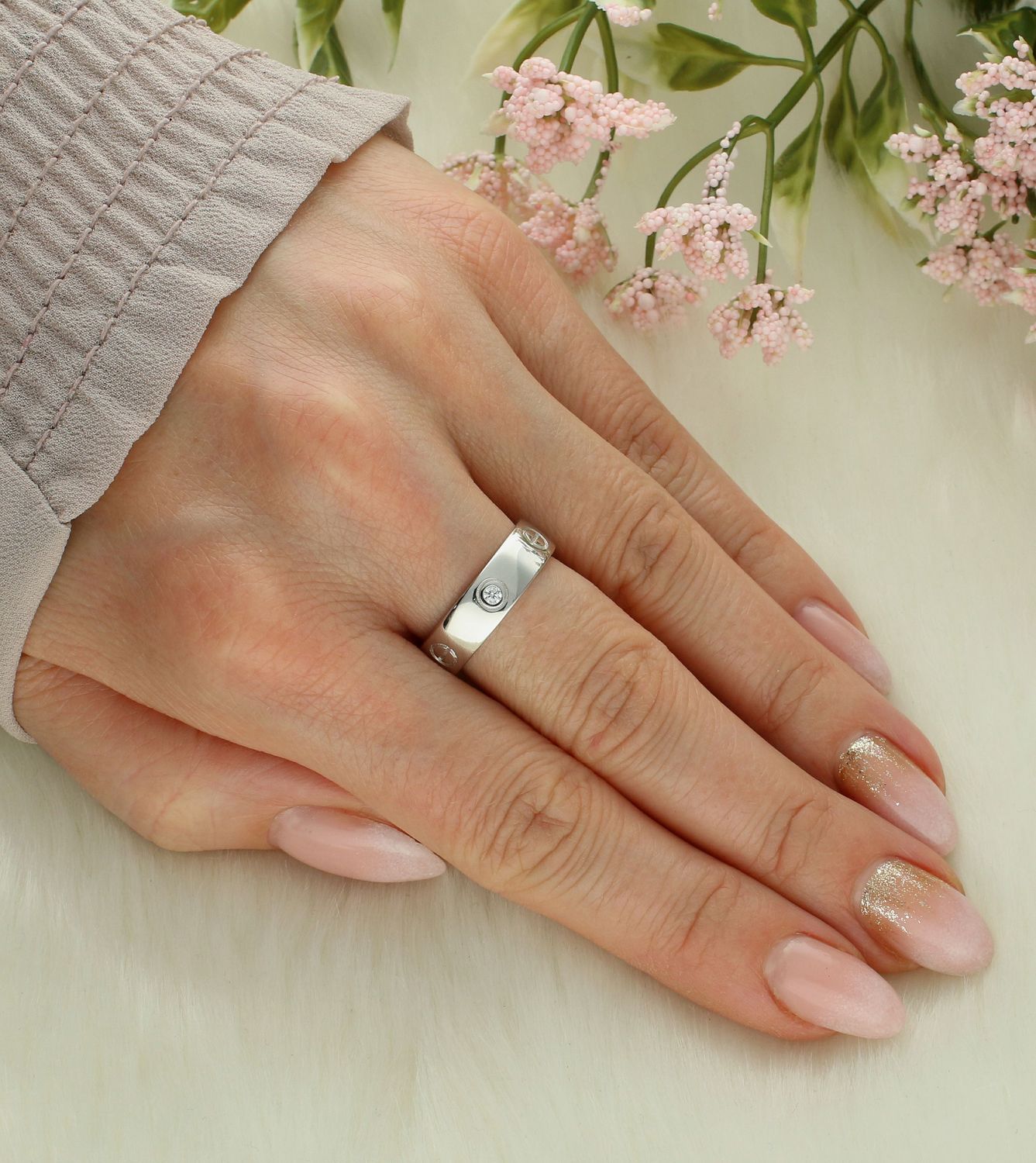 Srebrny pierścionek damski 925 obrączka ala Cartier DIA-PRS-12281-925. Srebrny pierścionek damski. Pierścionek srebrny w formie obrączki. Srebrna obrączka damska ze wzorem Cartier. Pierścionek srebrny na prezent.1.jpg