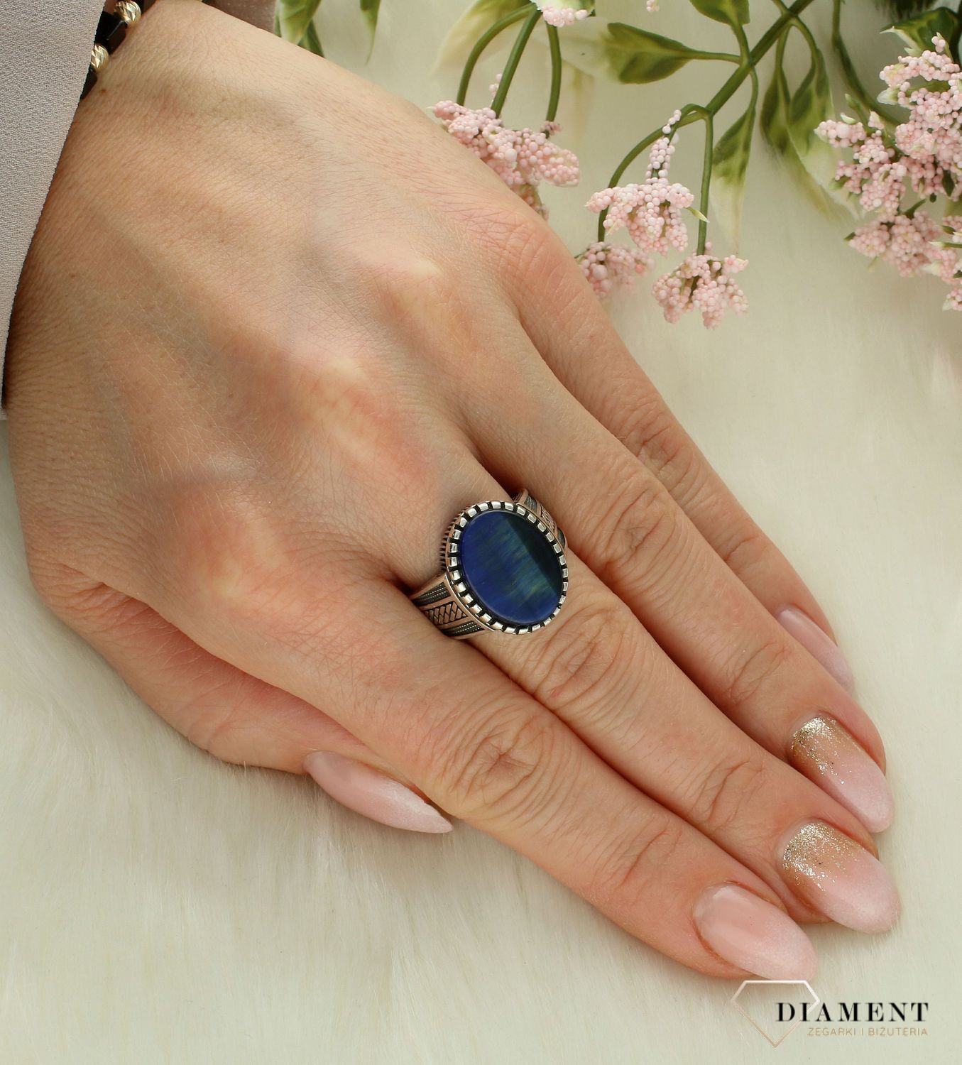 Srebrny sygnet 925 z kocim okiem i ozdobnym grawerowaniem rozmiar 20 DIA-PRS-12292-925.jpg