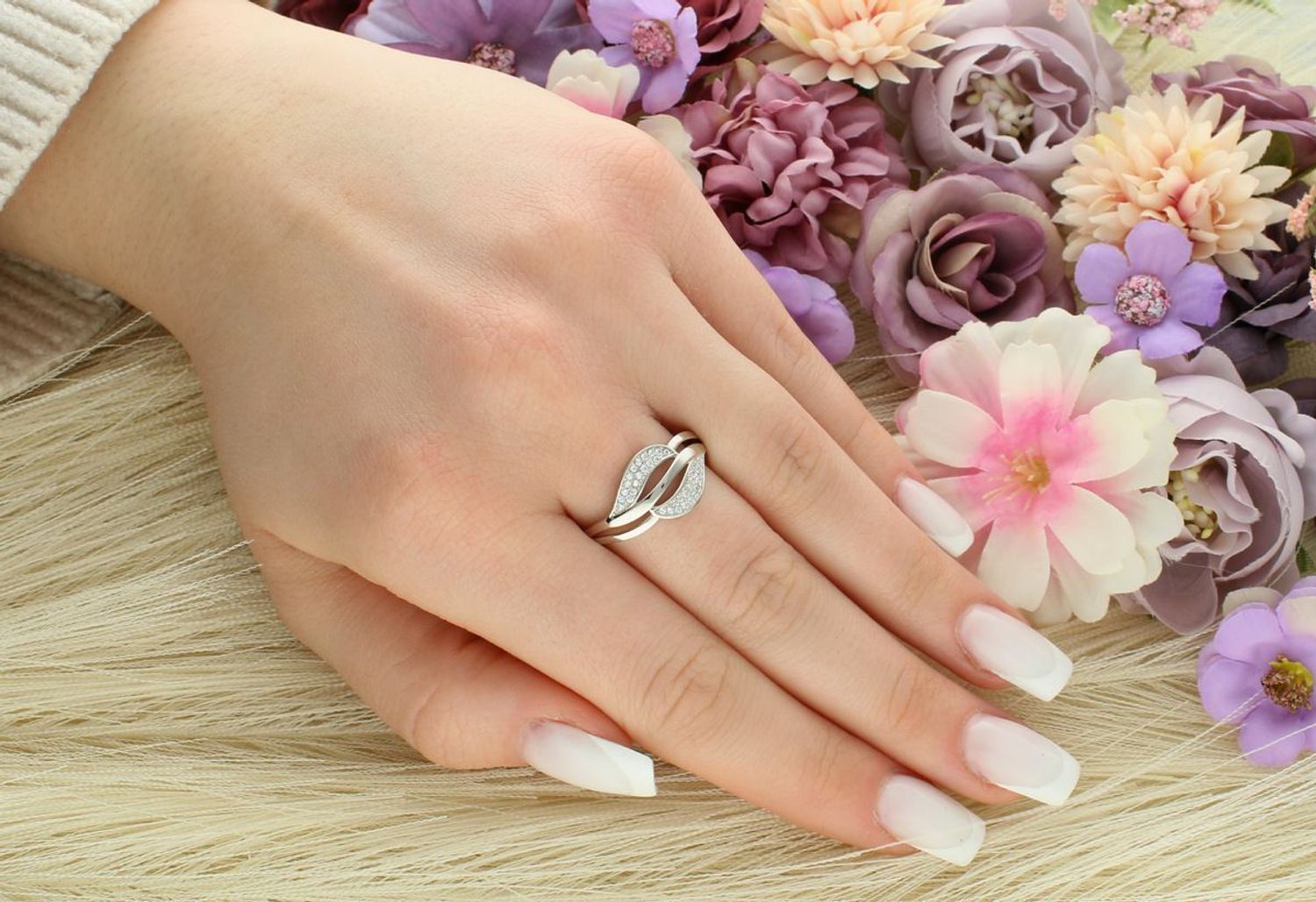 Srebrny pierścionek fala z cyrkoniami próba 925, DIA-PRS-12461-925.jpg