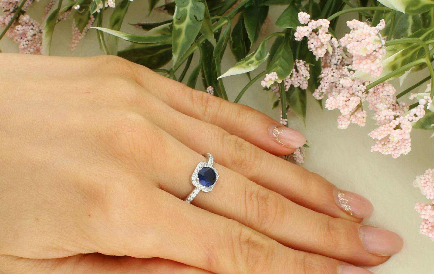 Srebrny pierścionek damski 925 z granatową prostokątną cyrkonią DIA-PRS-12468-925. Srebrny pierścionek damski. Pierścionek damski z niebieskim oczkiem. Srebrny pierścionek damski na prezent..jpg