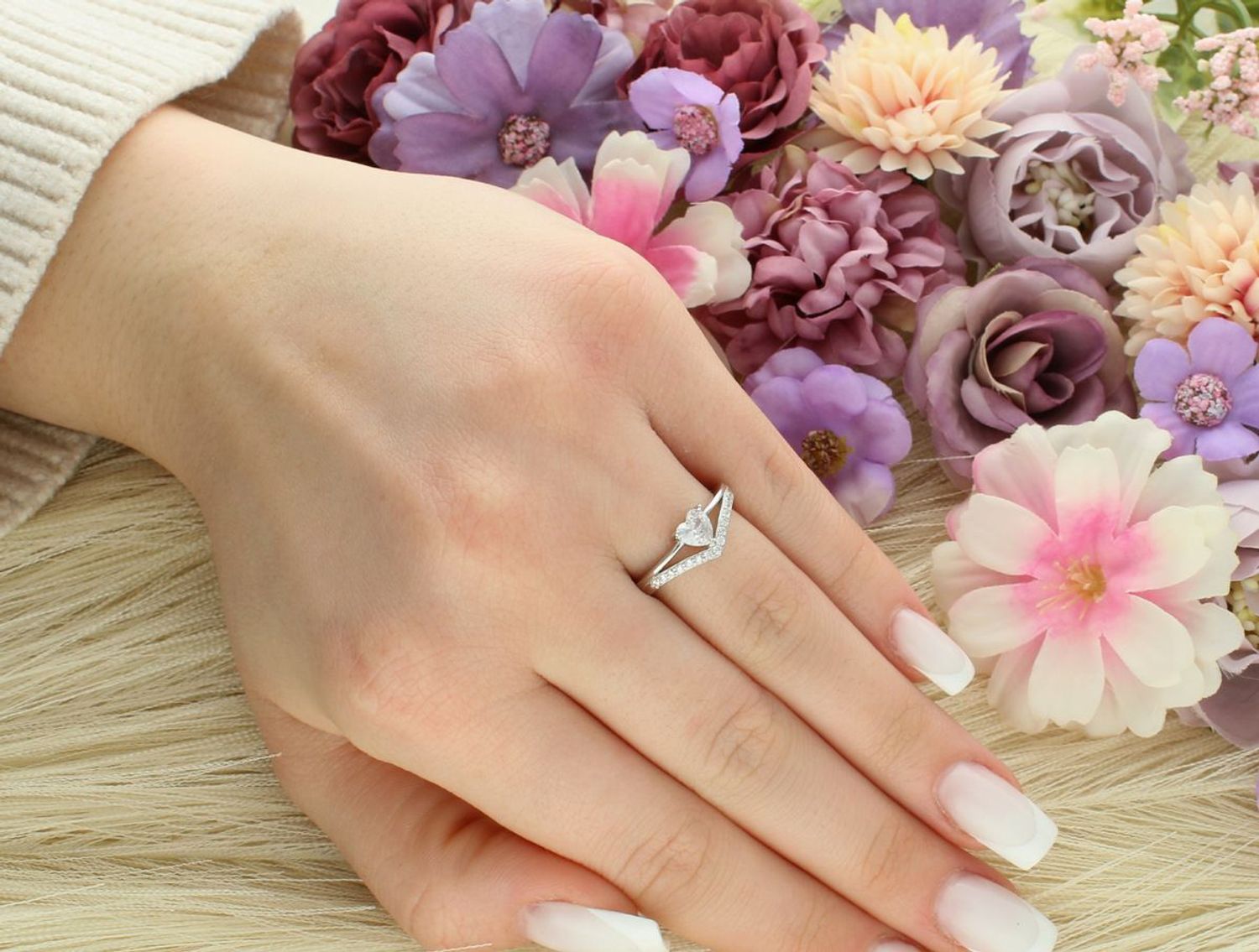 Srebrny Pierścionek z białą Cyrkonią w Kształcie Serca - Próba 925, DIA-PRS-12471-925.jpg