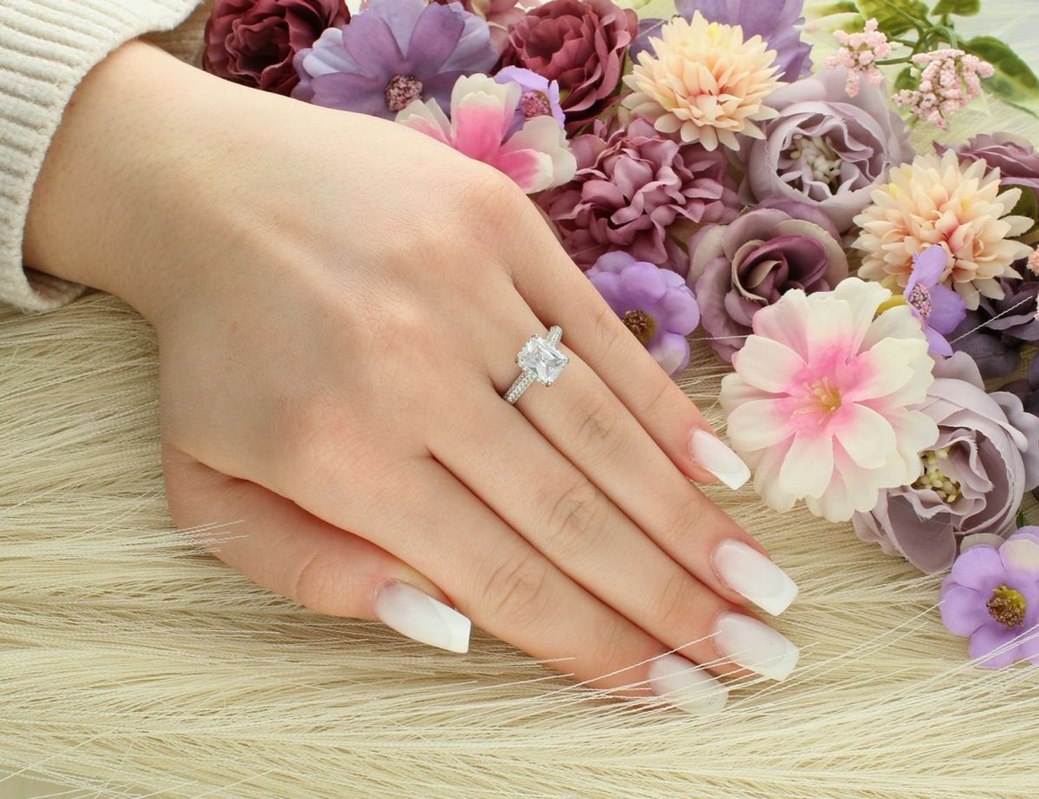 Srebrny Pierścionek z Białą Prostokątną Cyrkonią Próba 925, DIA-PRS-12473-925 Ag.jpg