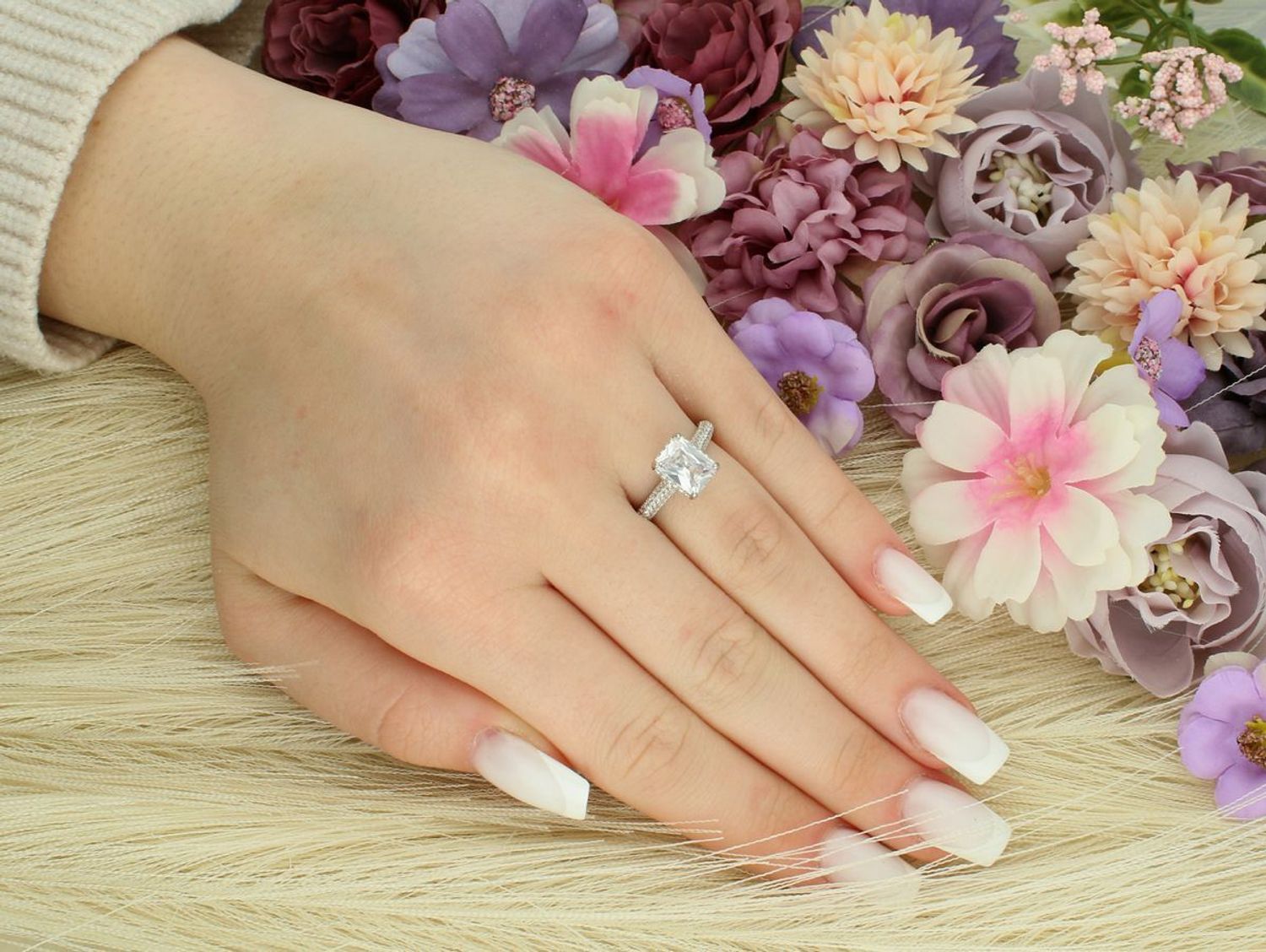 Srebrny Pierścionek z Białą Prostokątną Cyrkonią Próba 925, DIA-PRS-12473-925 Ag.jpg