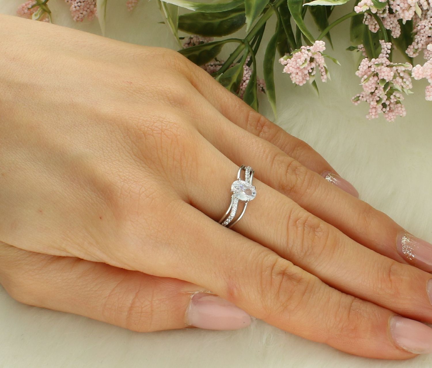 Srebrny pierścionek damski 925 fala z białą cyrkonią DIA-PRS-12478-925. Srebrny pierścionek damski. Pierścionek damski z białym oczkiem. Srebrny pierścionek damski na prezent..jpg