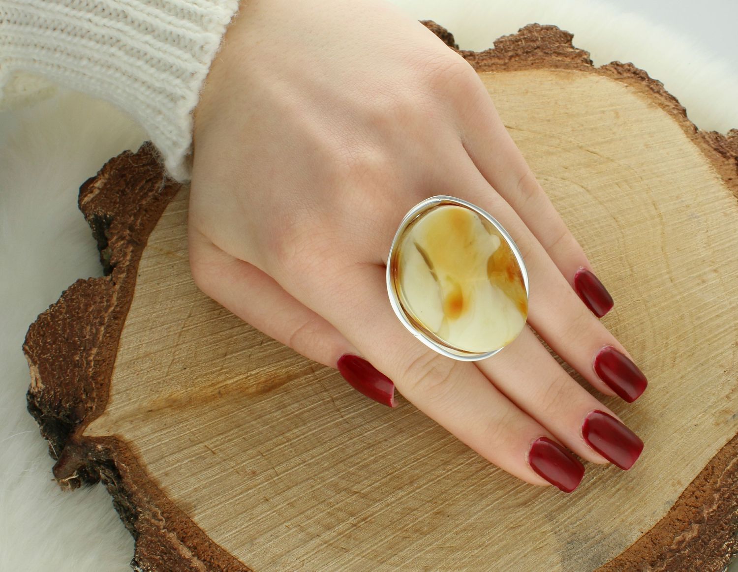 Pierścionek srebrny z mlecznym bursztyn bałtyckim pr 925, DIA-PRS-12747-925 Srebrny pierścionek wykonany z najwyższej jakości srebra o prostej formie. Idealny pomysł na prezent dla każdej kobiety.1.jpg