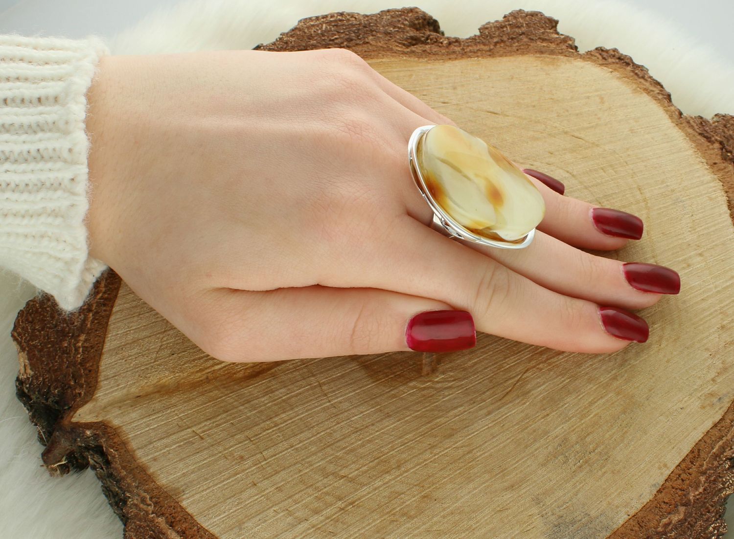 Pierścionek srebrny z mlecznym bursztyn bałtyckim pr 925, DIA-PRS-12747-925 Srebrny pierścionek wykonany z najwyższej jakości srebra o prostej formie. Idealny pomysł na prezent dla każdej kobiety.1.jpg