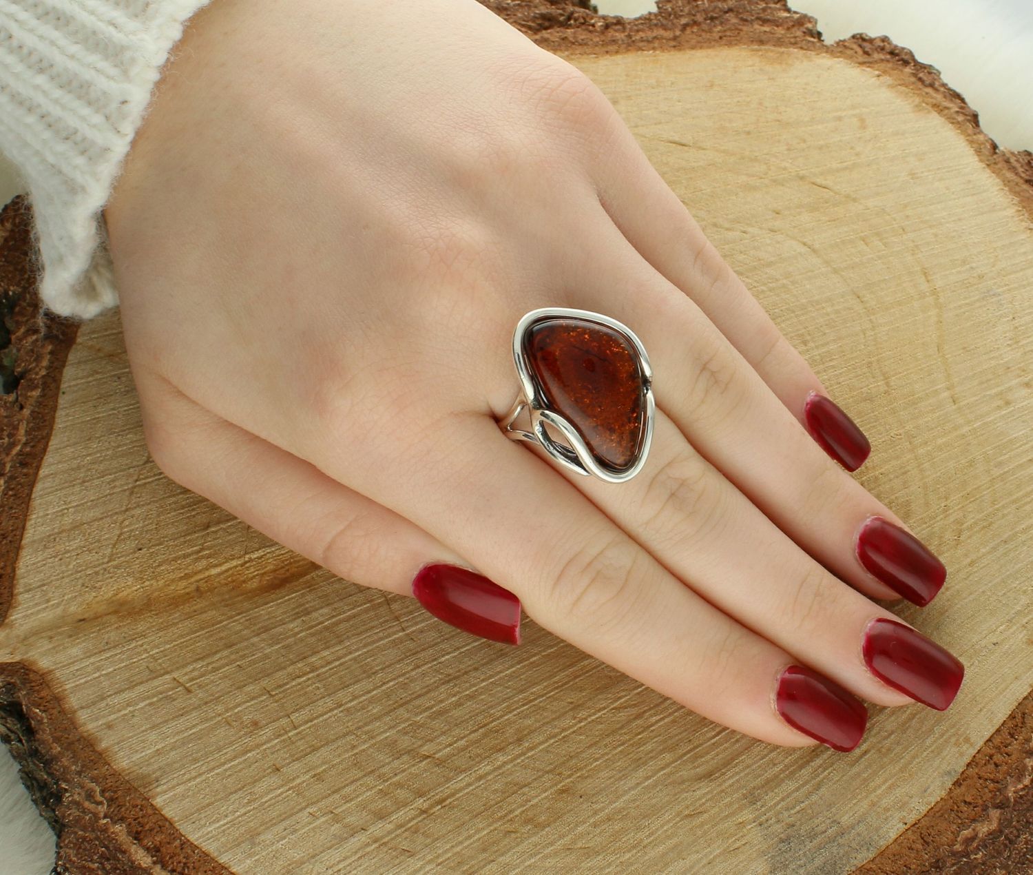 Srebrny pierścionek damski pr 925 z brązowym bursztynem bałtyckim DIA-PRS-12752-925 Ag.jpg