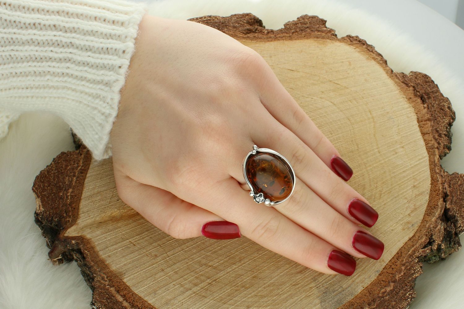 Pierścionek srebrny z owalnym bursztynem bałtyckim pr 925, DIA-PRS-12754-925 Srebrny pierścionek wykonany z najwyższej jakości srebra o prostej owalnej formie. Idealny pomysł na prezent dla każdej kobiety1.jpg