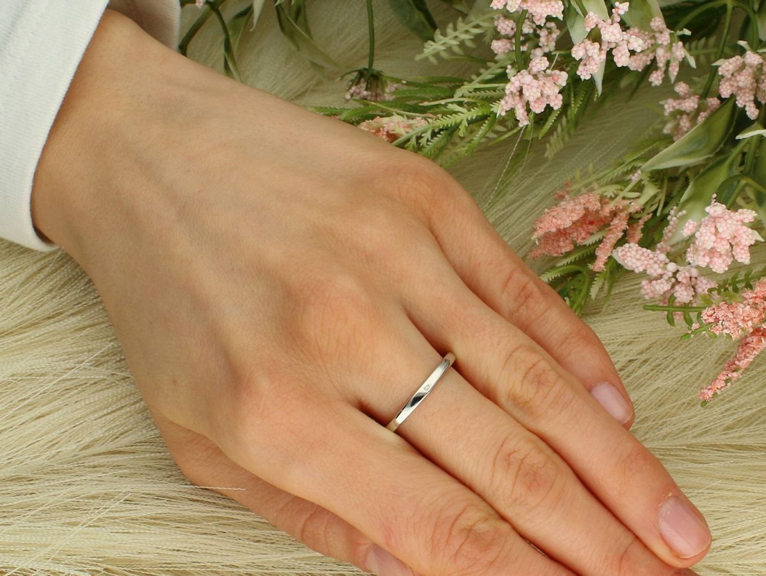 Pierścionek damski srebrny owalny z cyrkonią próba 925, DIA-PRS-12822-925 Ten wyjątkowy pierścionek damski to połączenie klasycznej elegancji i nowoczesnego designu1.jpg