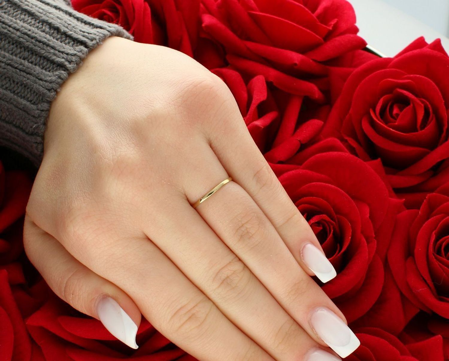 Złoty pierścionek próby 585 z białym złotem i cyrkoniami – model DIA-PRS-12982-585. Lekki, elegancki i kobiecy, idealny jako prezent lub pierścionek na co dzień.1.jpg