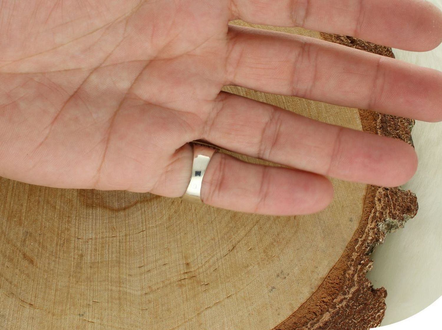 Pierścionek męski Harley-Davidson DIA-PRS-13026-925 ze srebra próby 925. Masywny sygnet 10,17 g, ozdoba 1,5 × 1,9 cm, szyna 5 mm. Rozmiar 18. Styl dla fanów wolności i motocykli.1.jpg