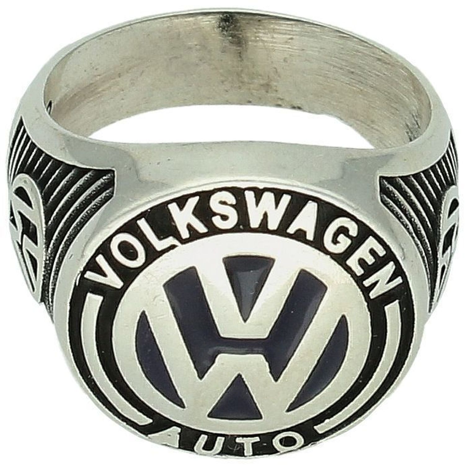 Srebrny sygnet męski DIA-PRS-13027-925 z logo Volkswagena. Próba 925, waga 9,45 g, ozdobny element 1,8 cm, szerokość szyny 6 mm. Stylowy pierścionek dla fana motoryzacji.1.jpg