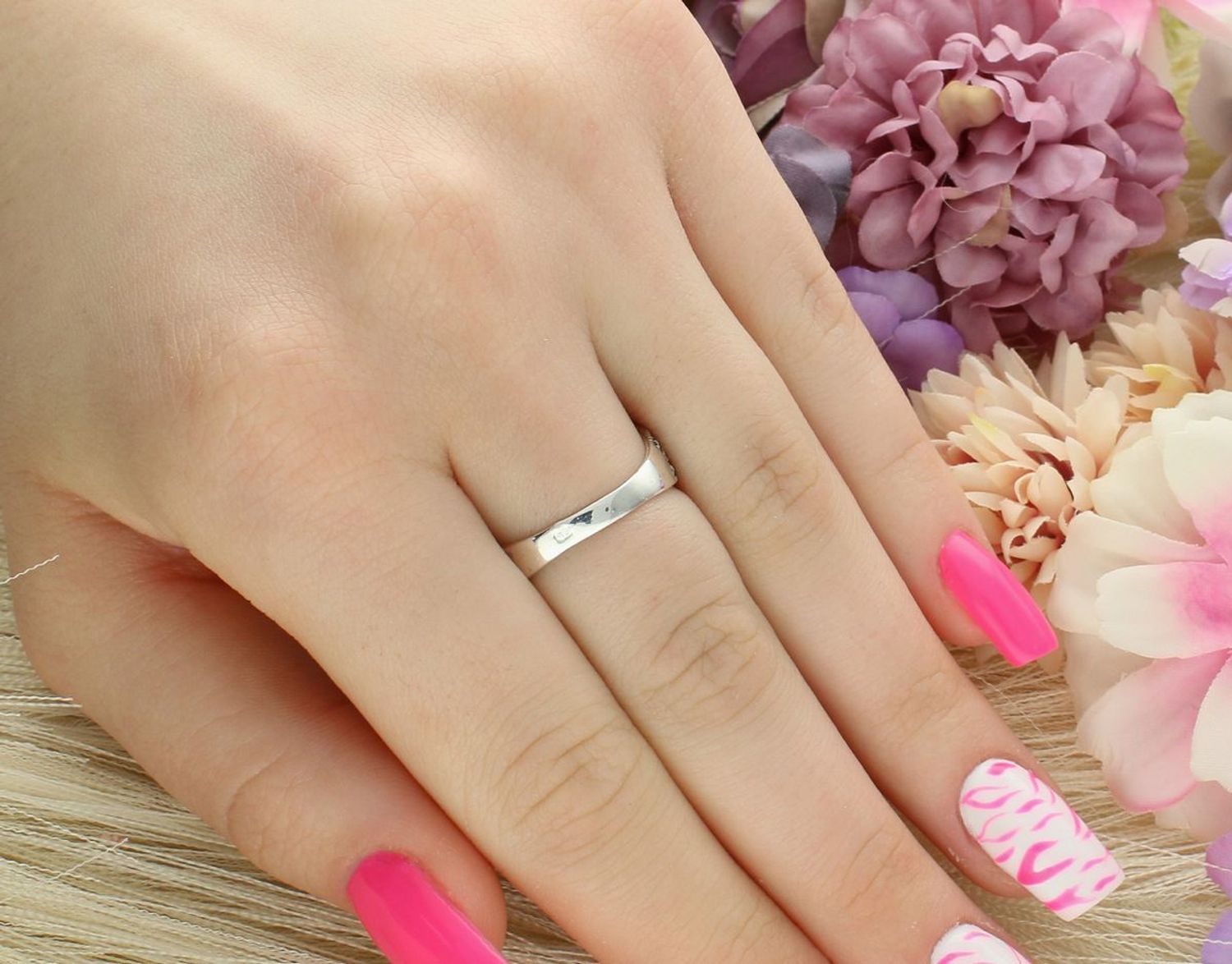 Wyrazisty srebrny pierścionek w kształcie węża z połyskującymi markazytami. Ag 925, 5,69 g – elegancki dodatek z mocnym charakterem i symboliką.1.jpg