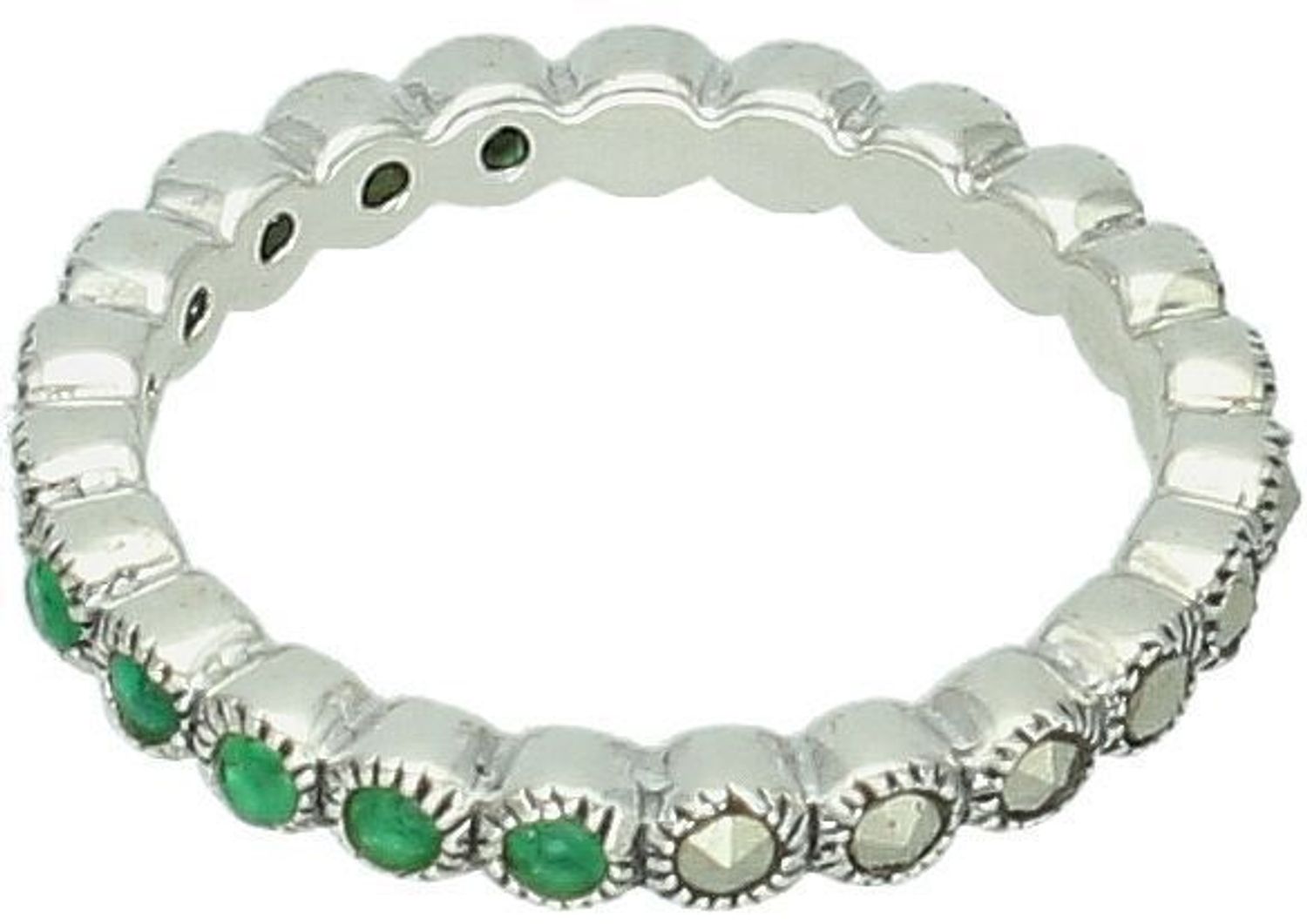 Delikatny pierścionek srebrny próby 925 w formie obrączki, zdobiony markazytami i syntetycznymi szmaragdami. Lekki i wygodny – 2,72 g, szerokość 2 mm.1.jpg