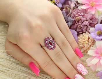 Srebrny pierścionek damski z różowymi cyrkoniami. Ag 925, waga 4,20 g, owal 2x1,5 cm, szeroka szyna 3 mm. Stylowa i romantyczna ozdoba na każdą okazję.2.jpg