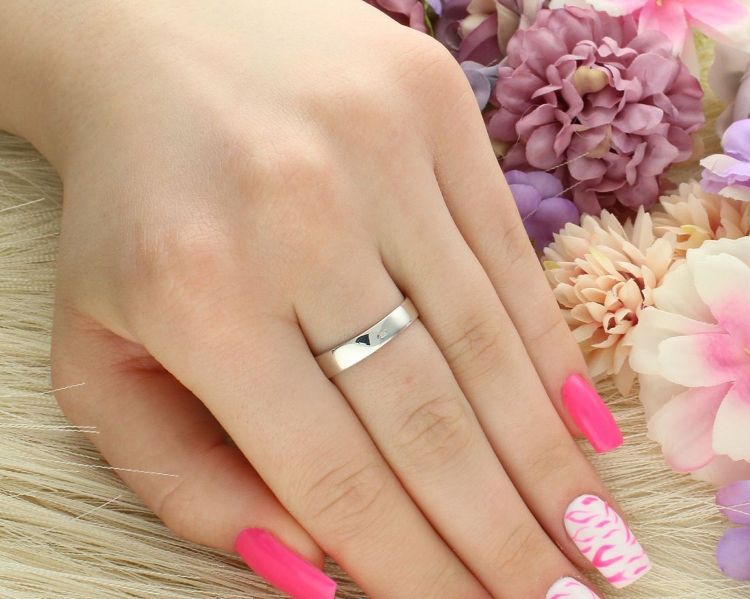 Efektowny srebrny pierścionek z dużym owalnym turkusem naturalnym (3 × 2 cm). Ag 925, solidna szyna i wyrazisty styl – idealny dla miłośniczek odważnej biżuterii.1.jpg