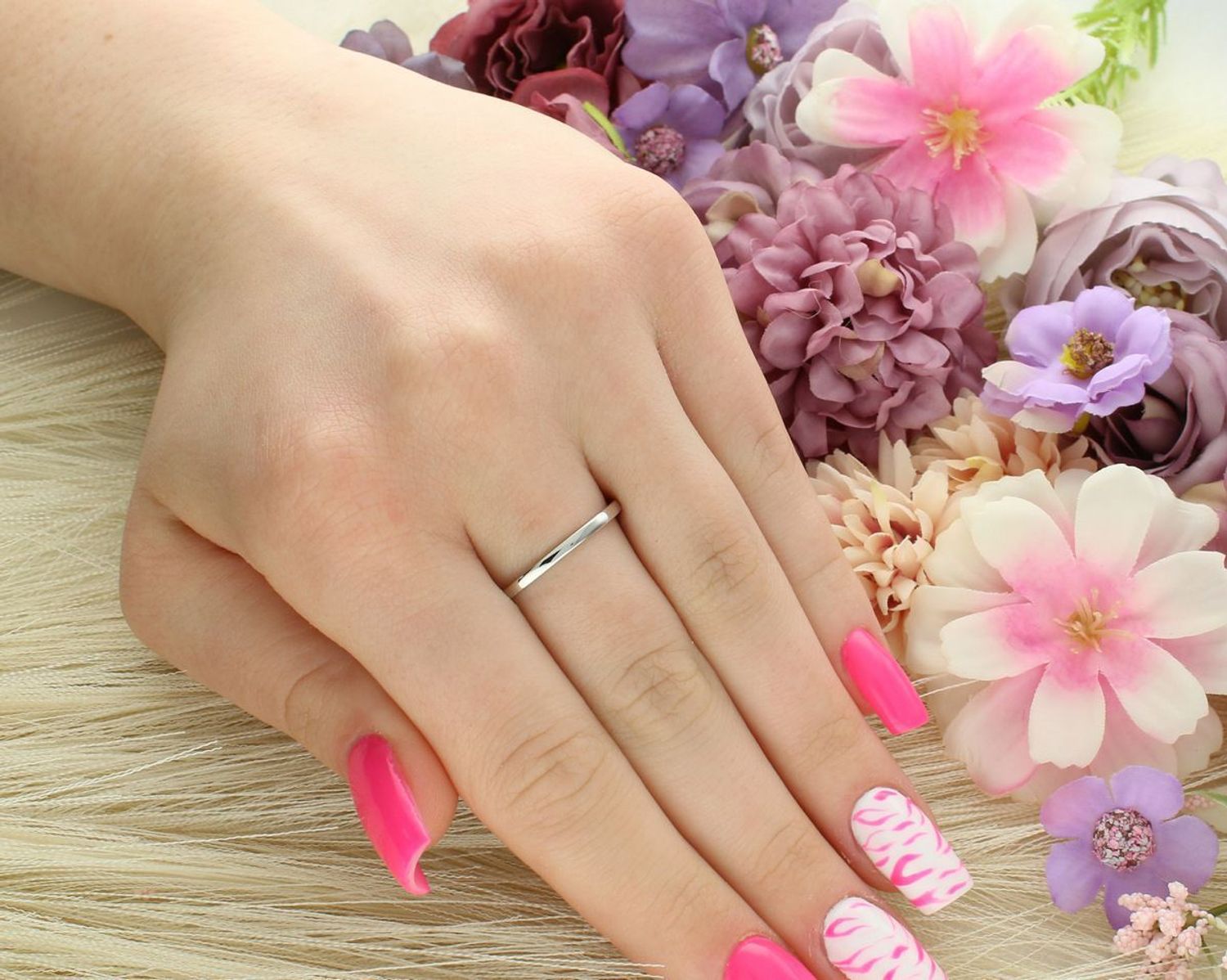 Pierścionek srebrny DIA-PRS-13063-925 z kwadratową cyrkonią, wykonany z próby 925. Stylowy dodatek o wadze 3,30 g i szerokości szyny 2 mm – idealny na każdą okazję.1.jpg