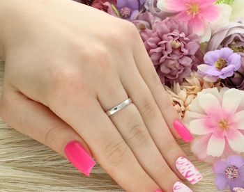 Stylowy srebrny pierścionek z granatową cyrkonią i markazytami. Ozdobny element 2,3 × 1,5 cm, waga 4,25 g. Idealny wybór dla fanek eleganckiej biżuterii z charakterem.4.jpg
